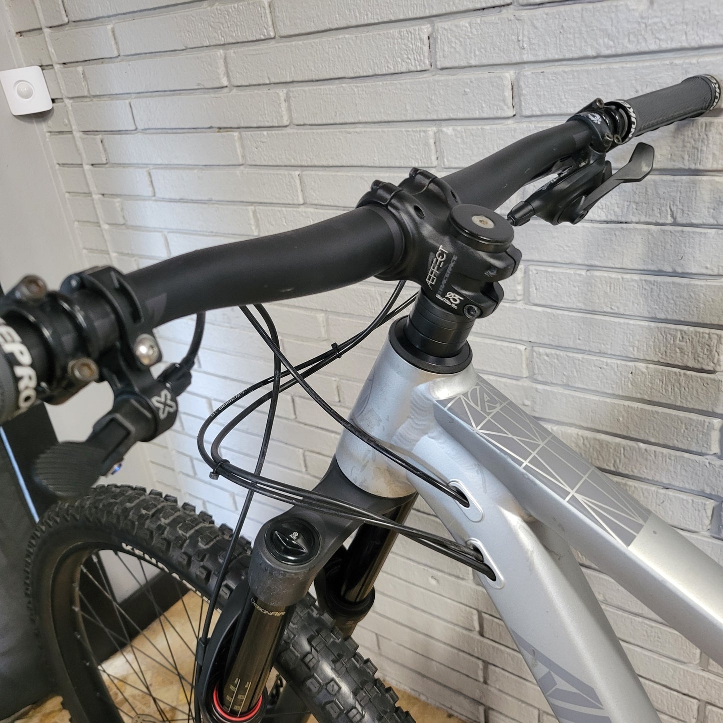 2021 Airborne Plague 27.5 (Small) Enduro MTB