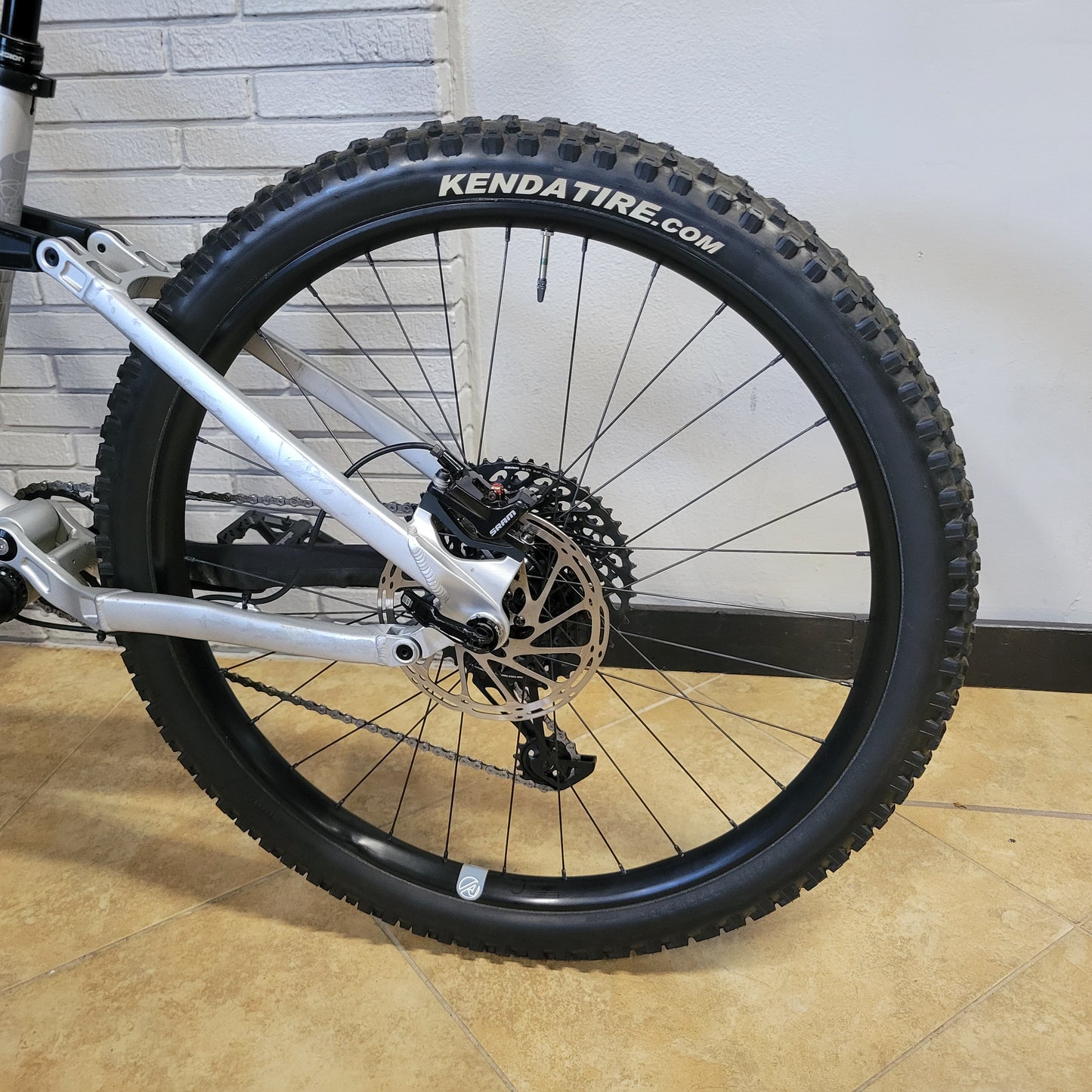 2021 Airborne Plague 27.5 (Small) Enduro MTB