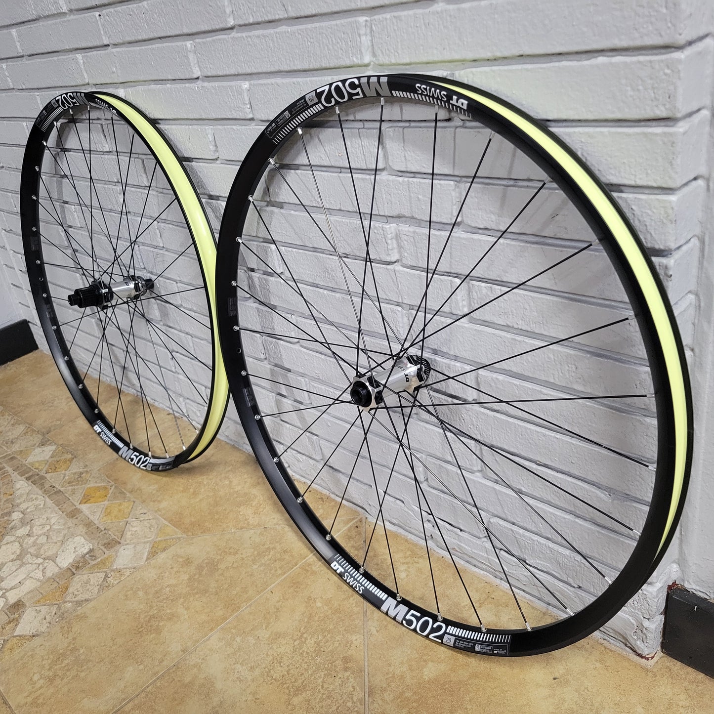 DtSwiss 502 Boost 29 wheelset Polished Silver 240