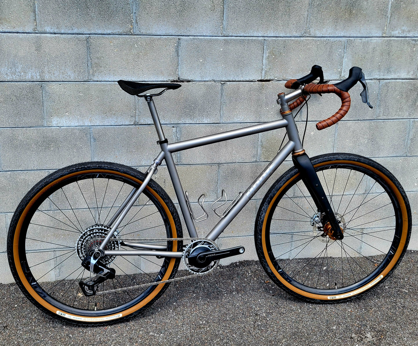 2025 Moots Routt YBB Titanium Gravel Bike (56) Red AXS 13spd, Chris King Bourbon