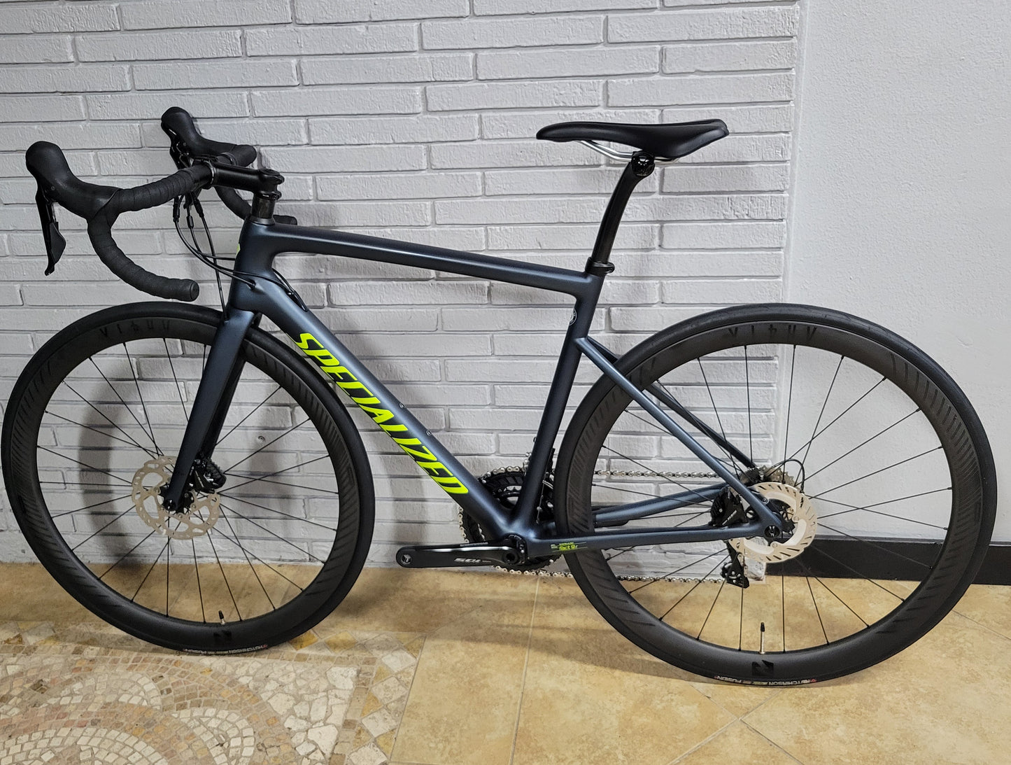 Specialized Tarmac Disc Carbon (54cm) 105, Carbon wheels, Ceramic Speed Upgrade