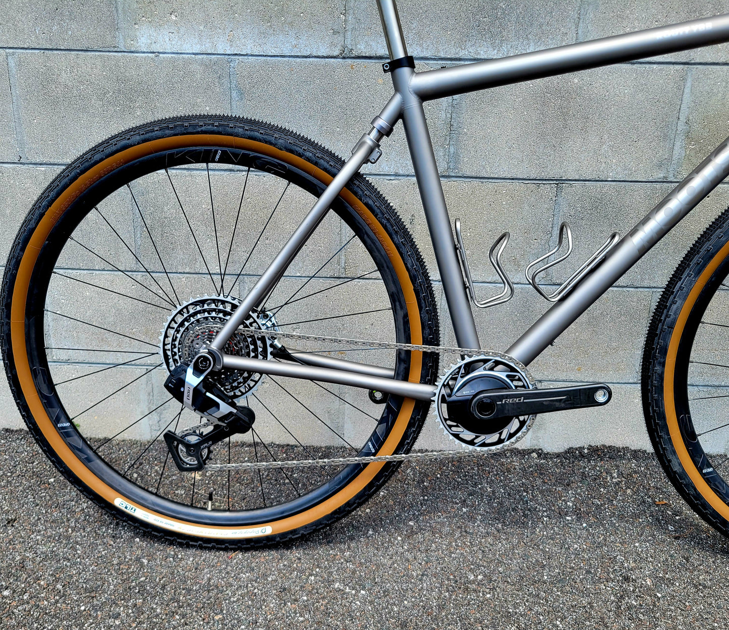 2025 Moots Routt YBB Titanium Gravel Bike (56) Red AXS 13spd, Chris King Bourbon