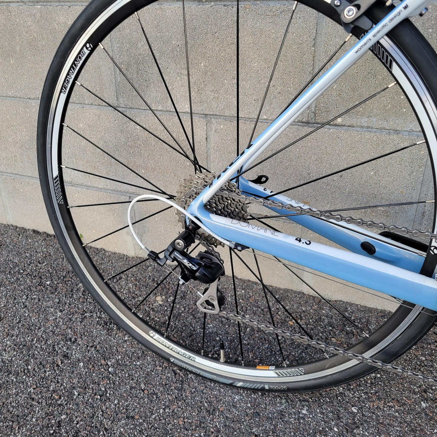 Trek Domane 4.3 WSD Carbon (52cm) + Helmet