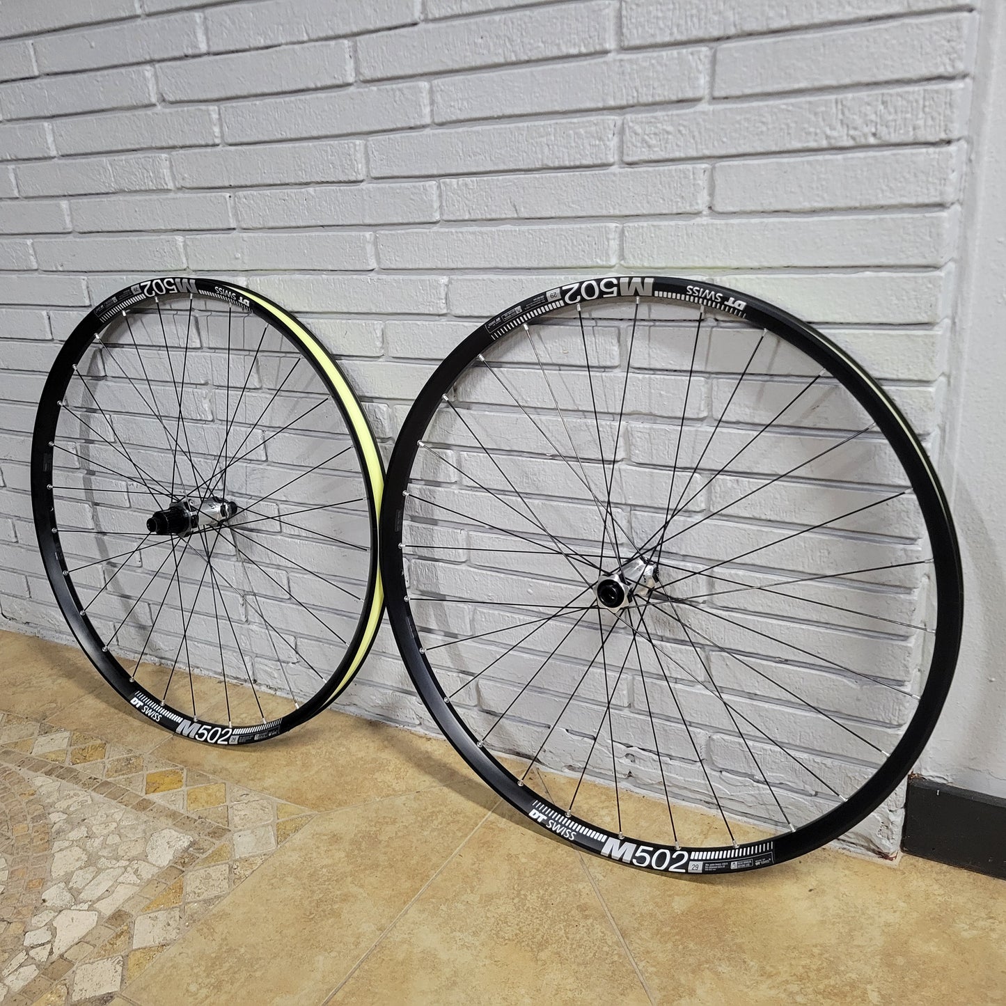DtSwiss 502 Boost 29 wheelset Polished Silver 240