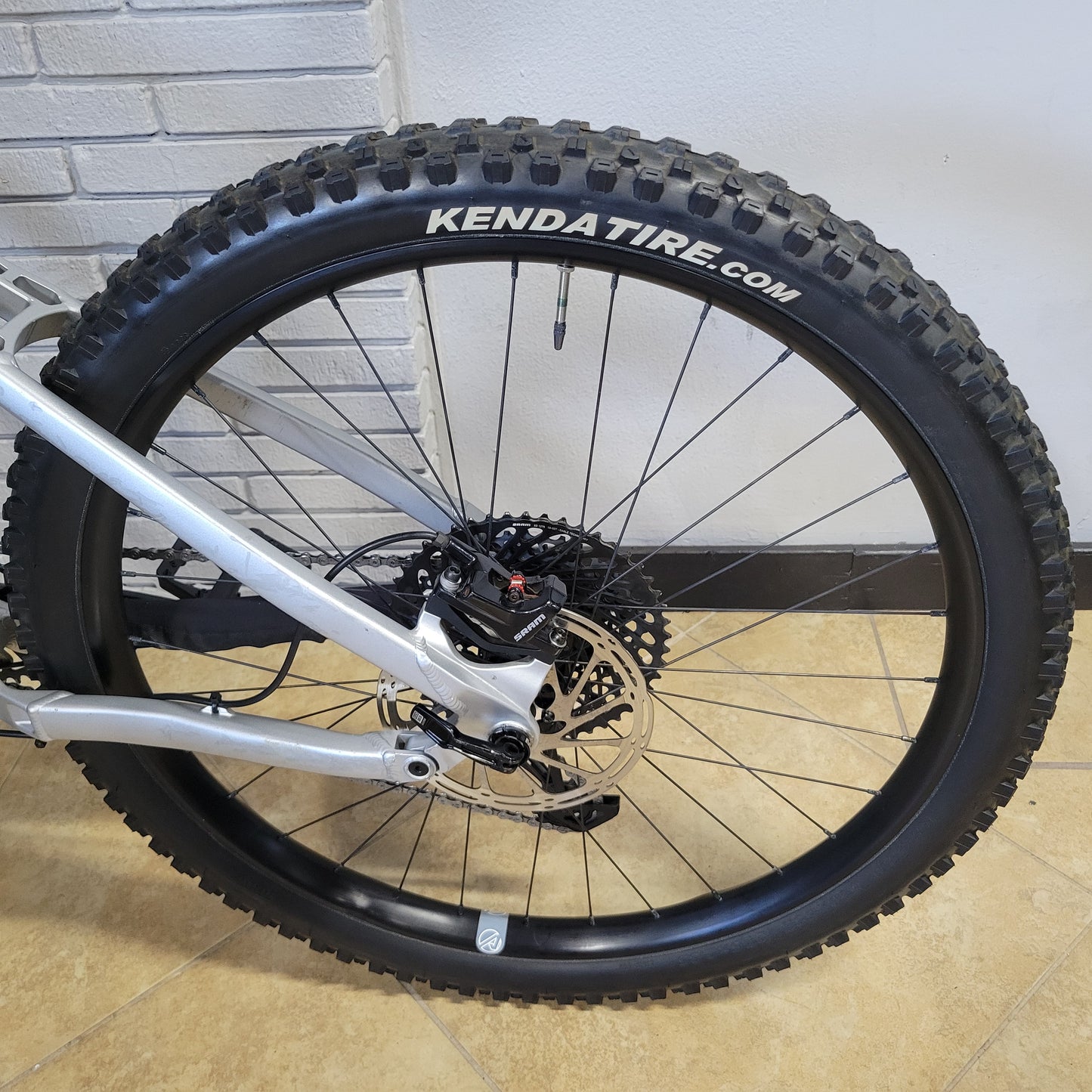 2021 Airborne Plague 27.5 (Small) Enduro MTB