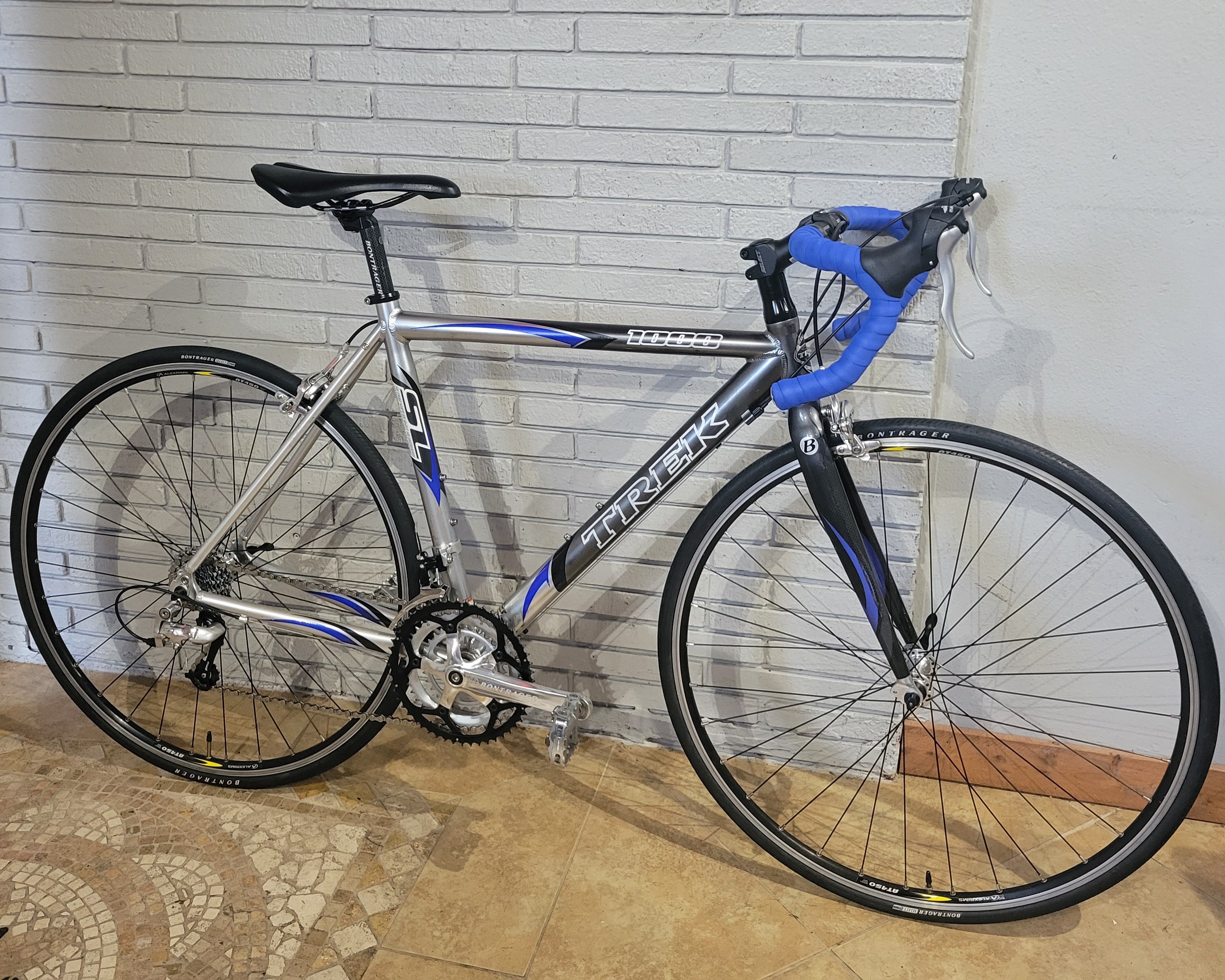 Trek 1000 deals road bike blue