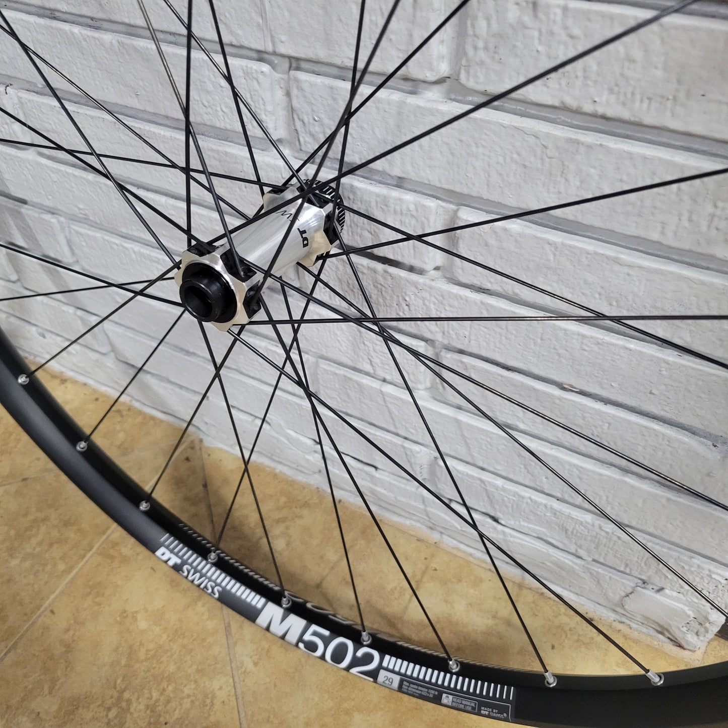 DtSwiss 502 Boost 29 wheelset Polished Silver 240