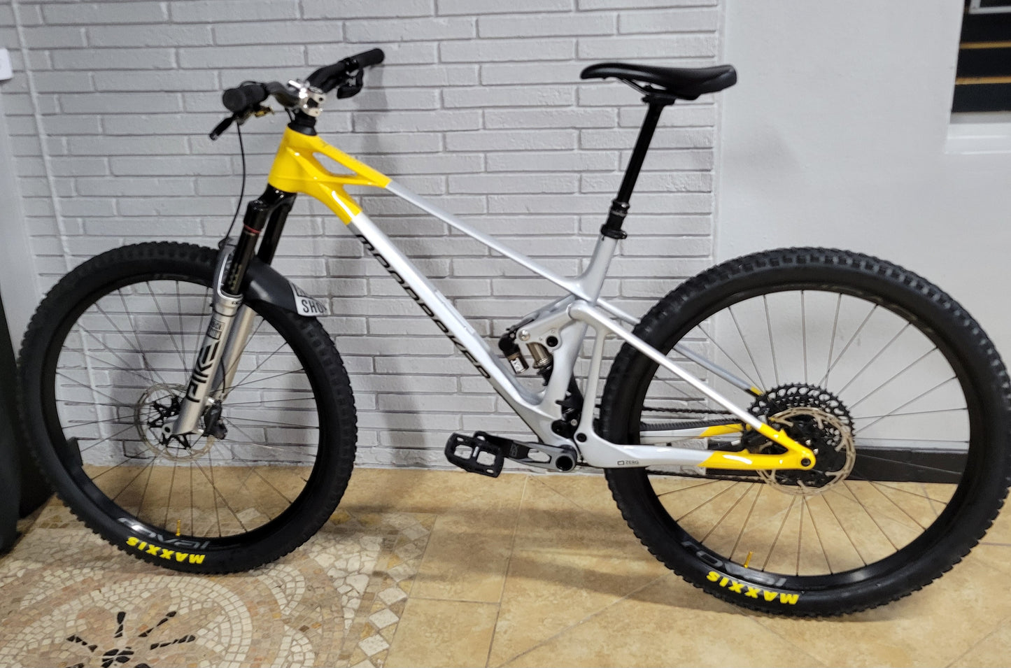 Mondraker Raze RR Carbon 29 (Large)