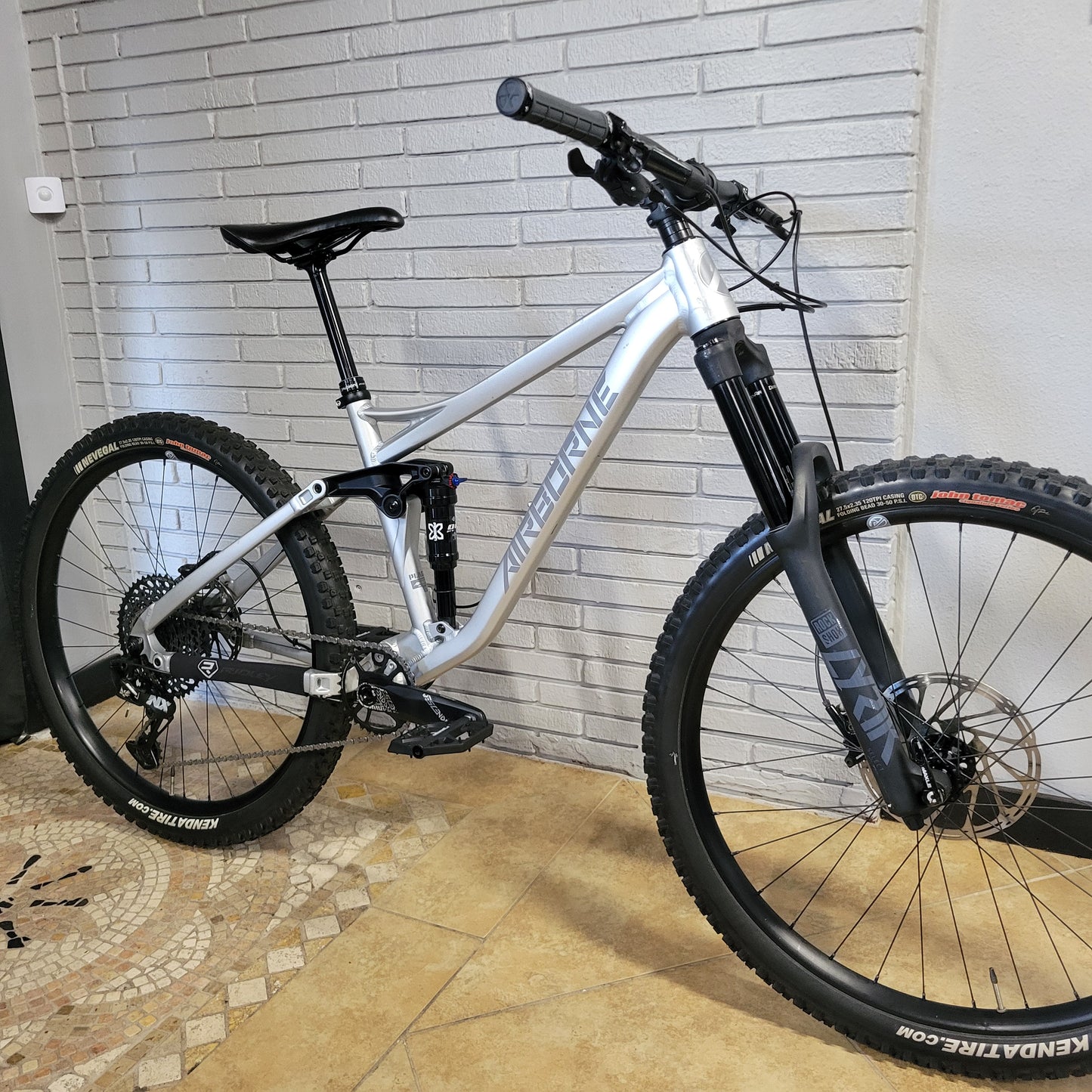 2021 Airborne Plague 27.5 (Small) Enduro MTB