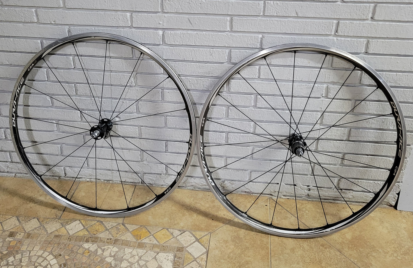 Shimano Dura-Ace C24 Carbon wheelset