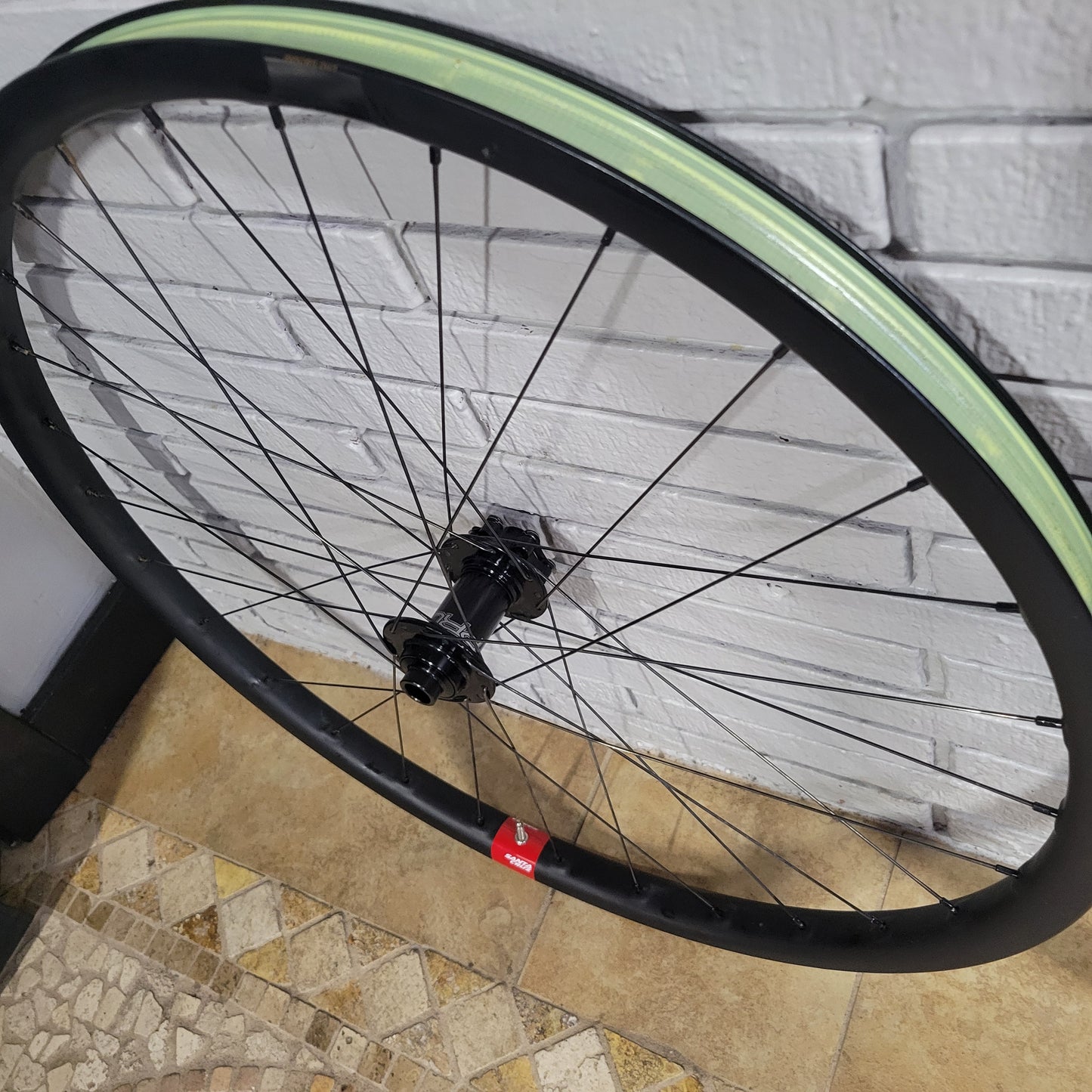 Santa Cruz Reserve 27 Carbon Wheelset 29 Boost Hope