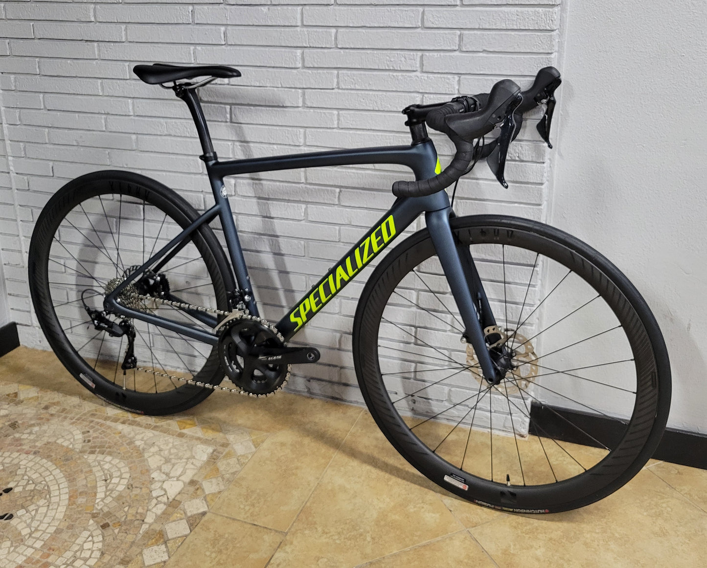 Specialized Tarmac Disc Carbon (54cm) 105, Carbon wheels, Ceramic Speed Upgrade