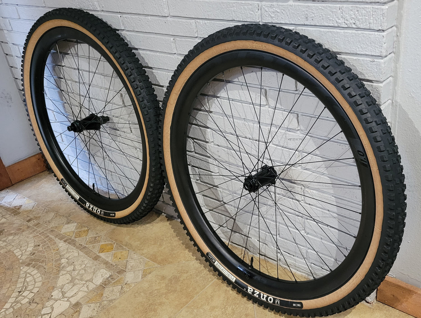 Syncros Revelstoke 1.0 Carbon Wheelset 29 Boost CushCore
