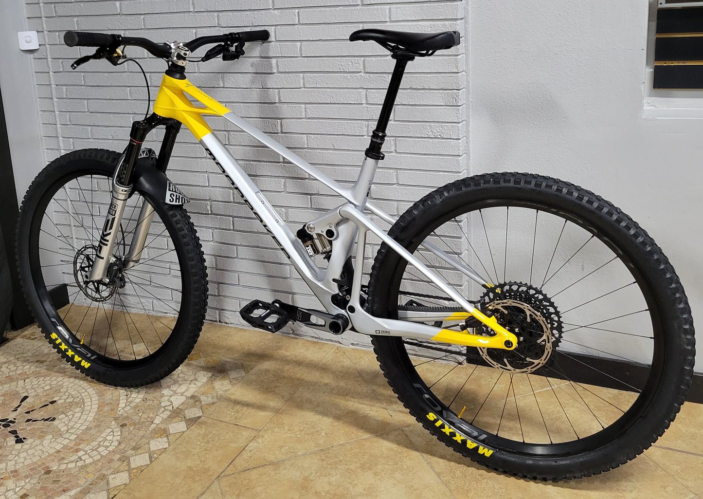 Mondraker Raze RR Carbon 29 (Large)