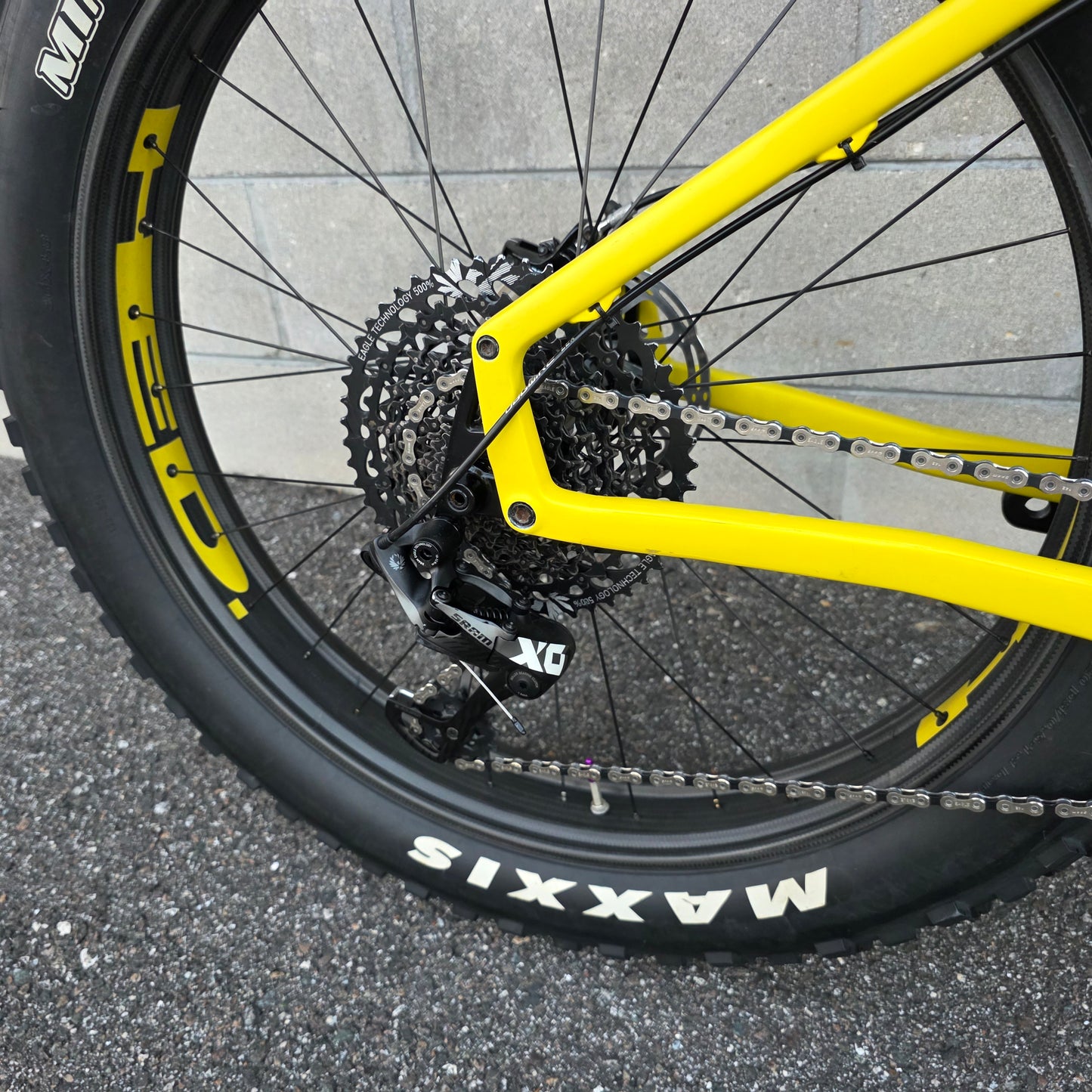 Salsa Mukluk XO1 Carbon FatBike (Small) HED Big Deal Carbon Wheelset