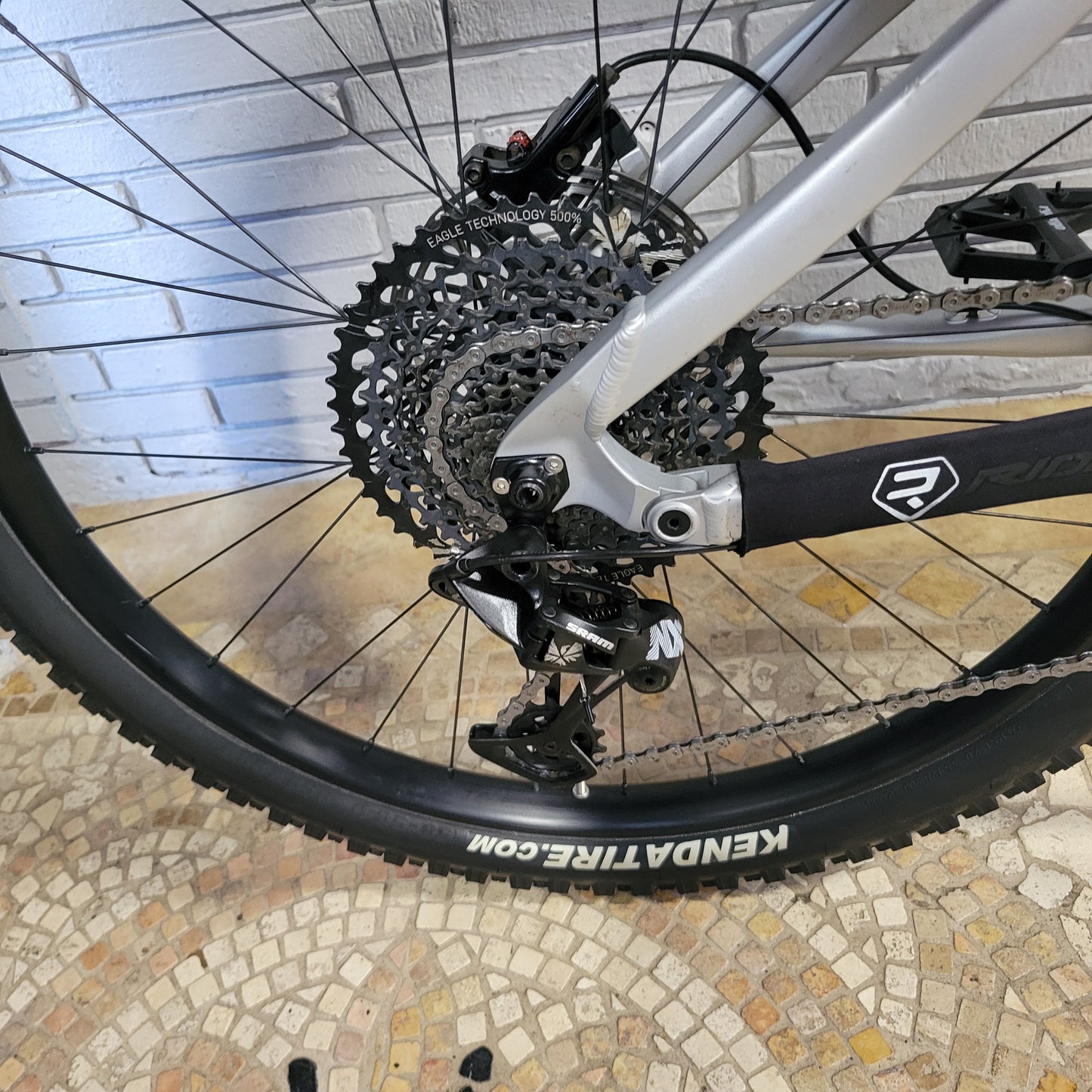 2021 Airborne Plague 27.5 (Small) Enduro MTB