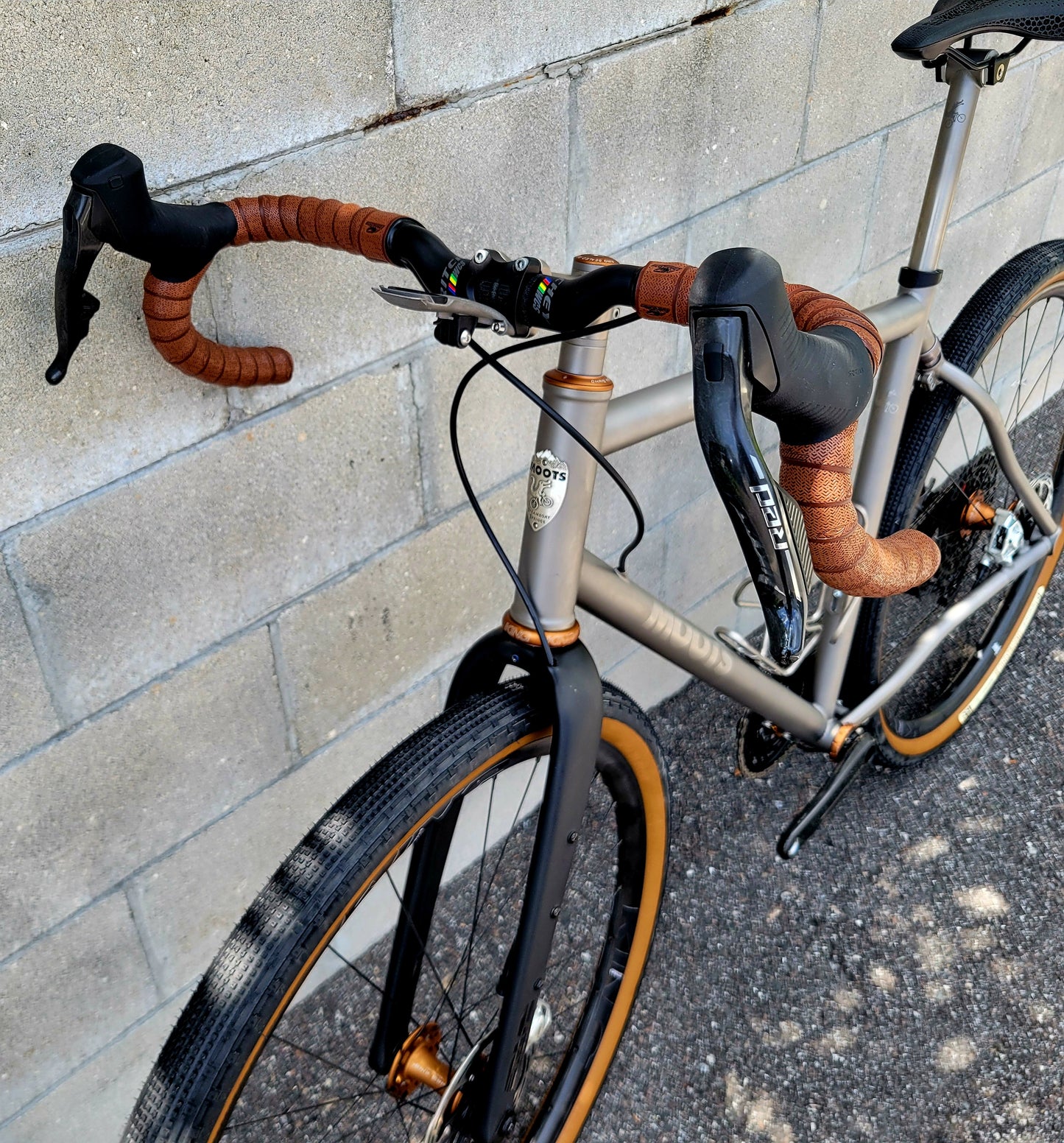 2025 Moots Routt YBB Titanium Gravel Bike (56) Red AXS 13spd, Chris King Bourbon