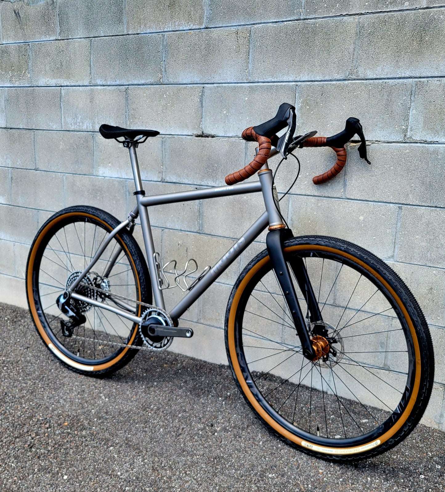 2025 Moots Routt YBB Titanium Gravel Bike (56) Red AXS 13spd, Chris King Bourbon