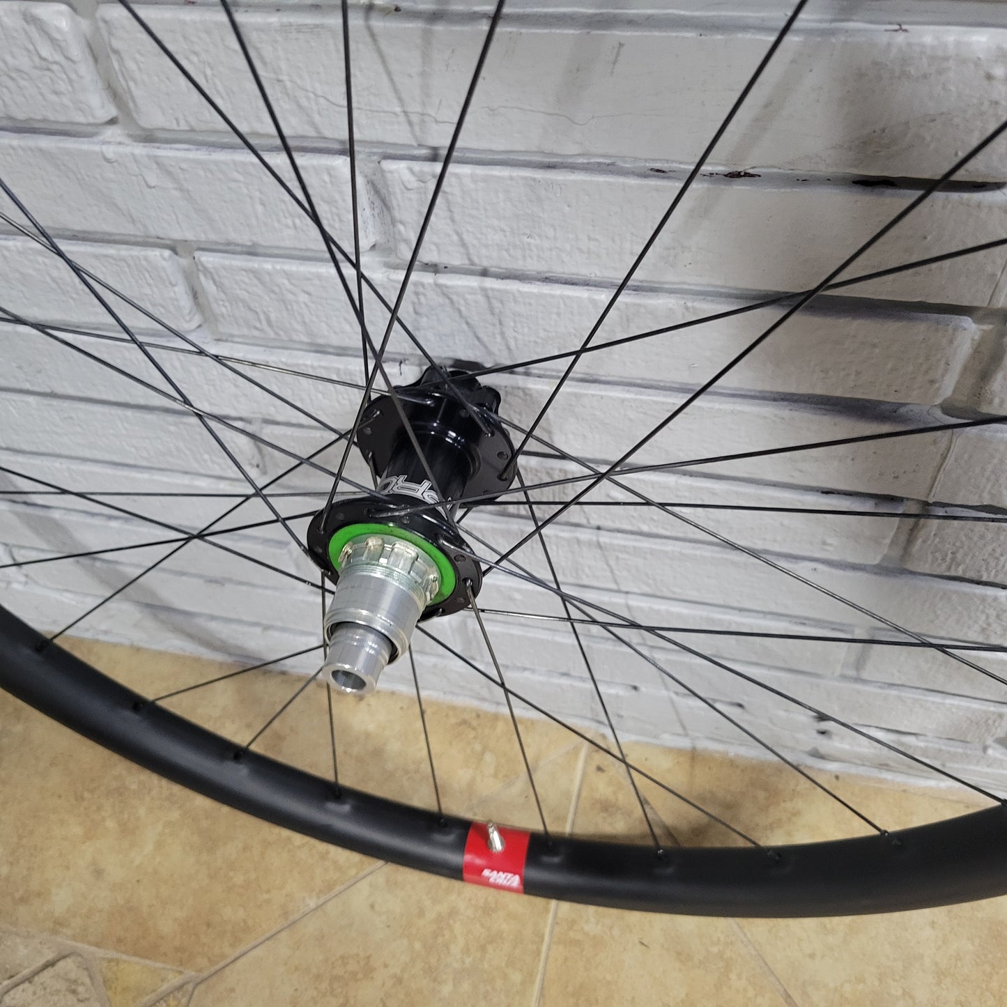 Santa Cruz Reserve 27 Carbon Wheelset 29 Boost Hope