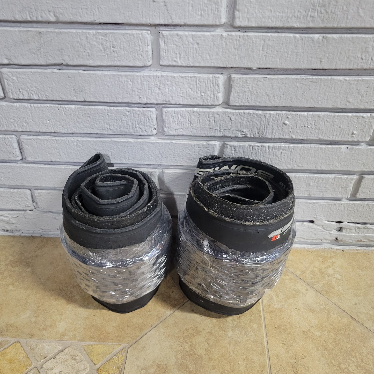 Vittoria Bomboloni TNT 27.5+ tires 27.5x3.0 tubeless