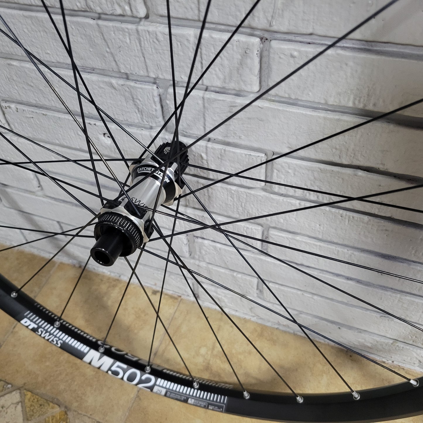 DtSwiss 502 Boost 29 wheelset Polished Silver 240