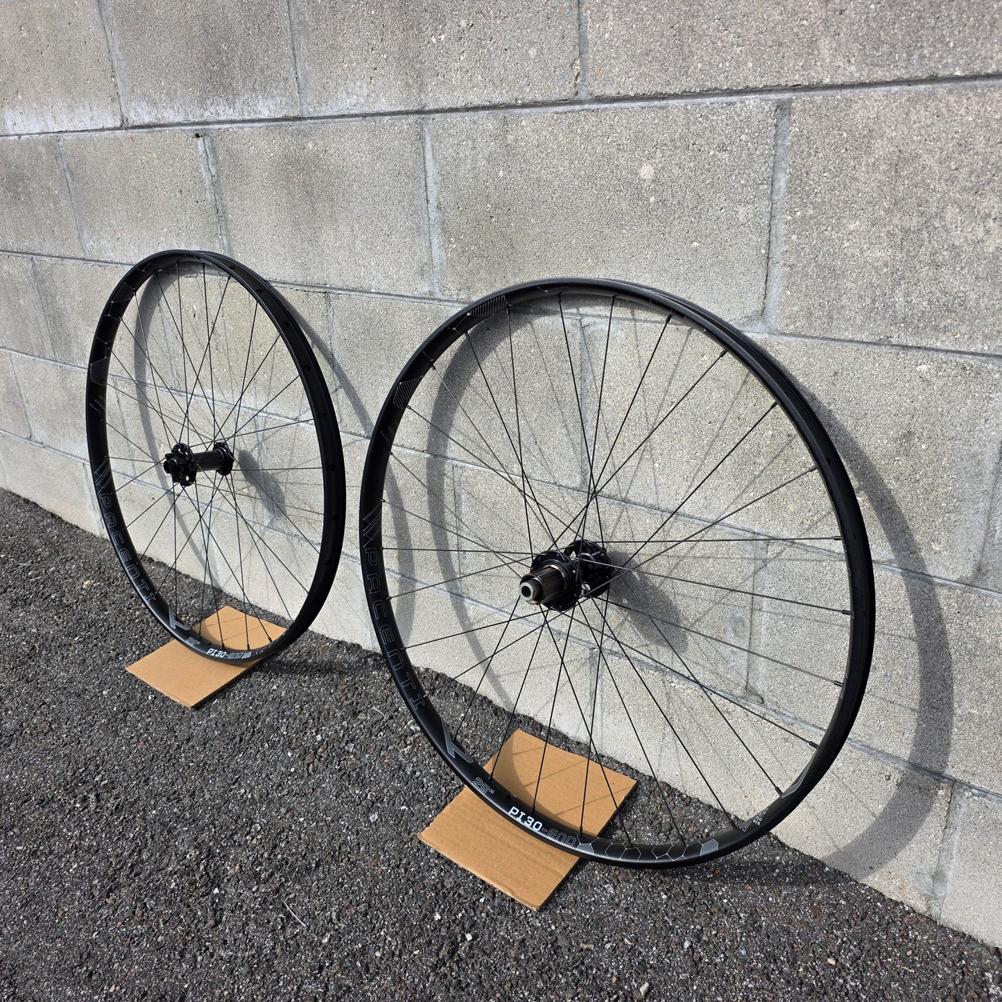 Pacenti PI30-Enduro 29 Wheelset Boost Shimano