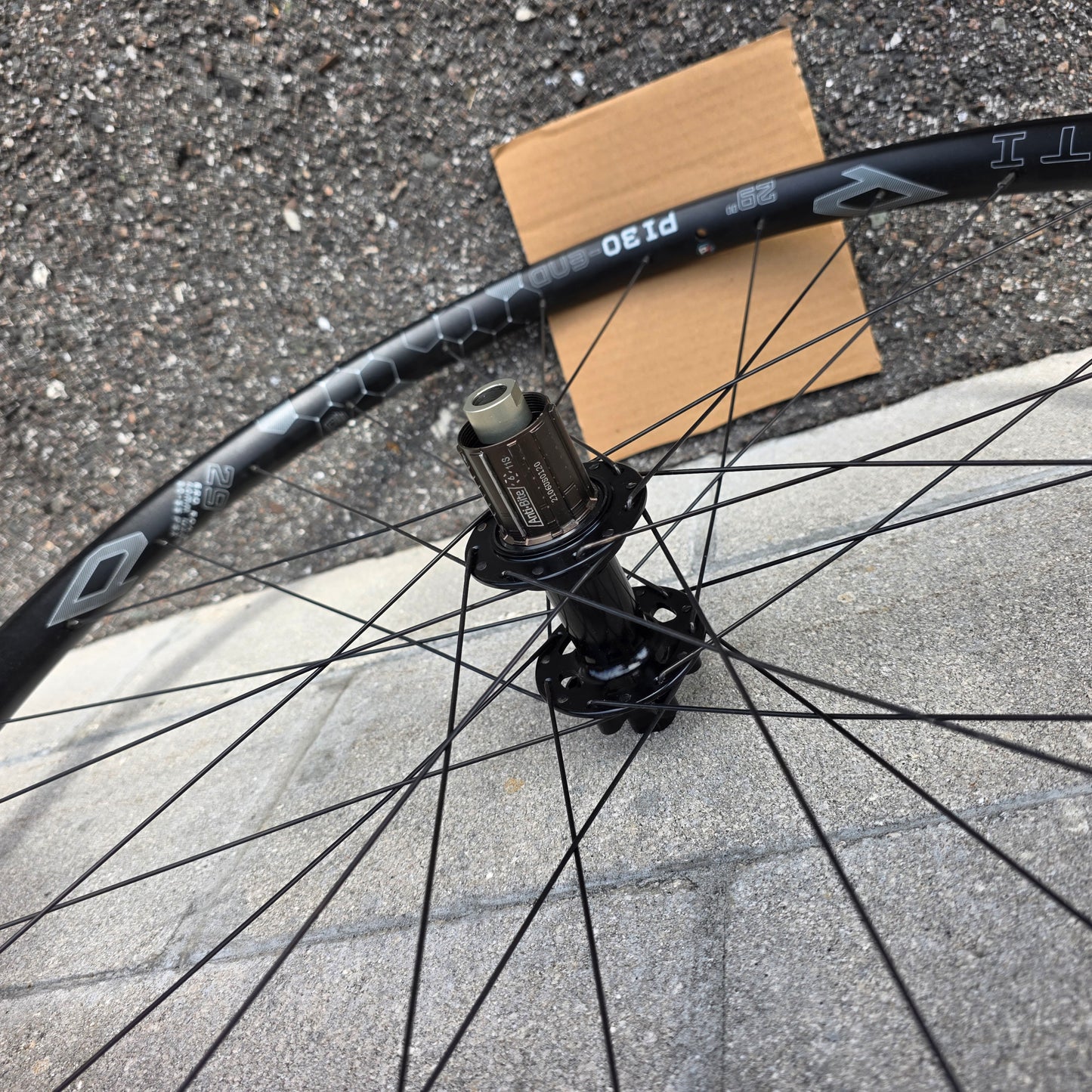 Pacenti PI30-Enduro 29 Wheelset Boost Shimano
