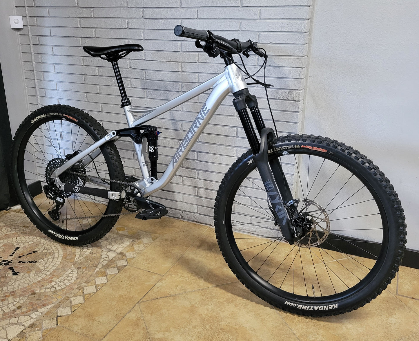 2021 Airborne Plague 27.5 (Small) Enduro MTB