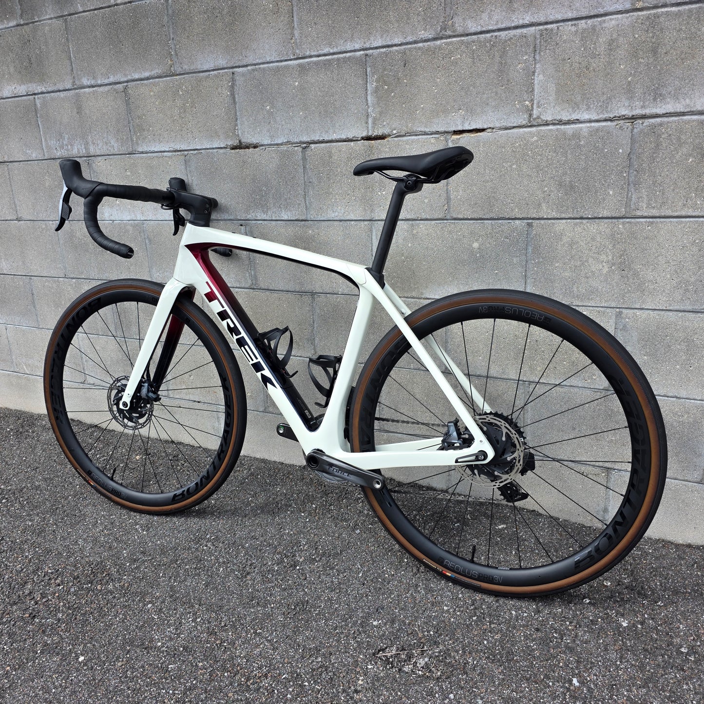 2024 Trek Domane SL7 Gen 4 (54cm) Carbon Road Bike