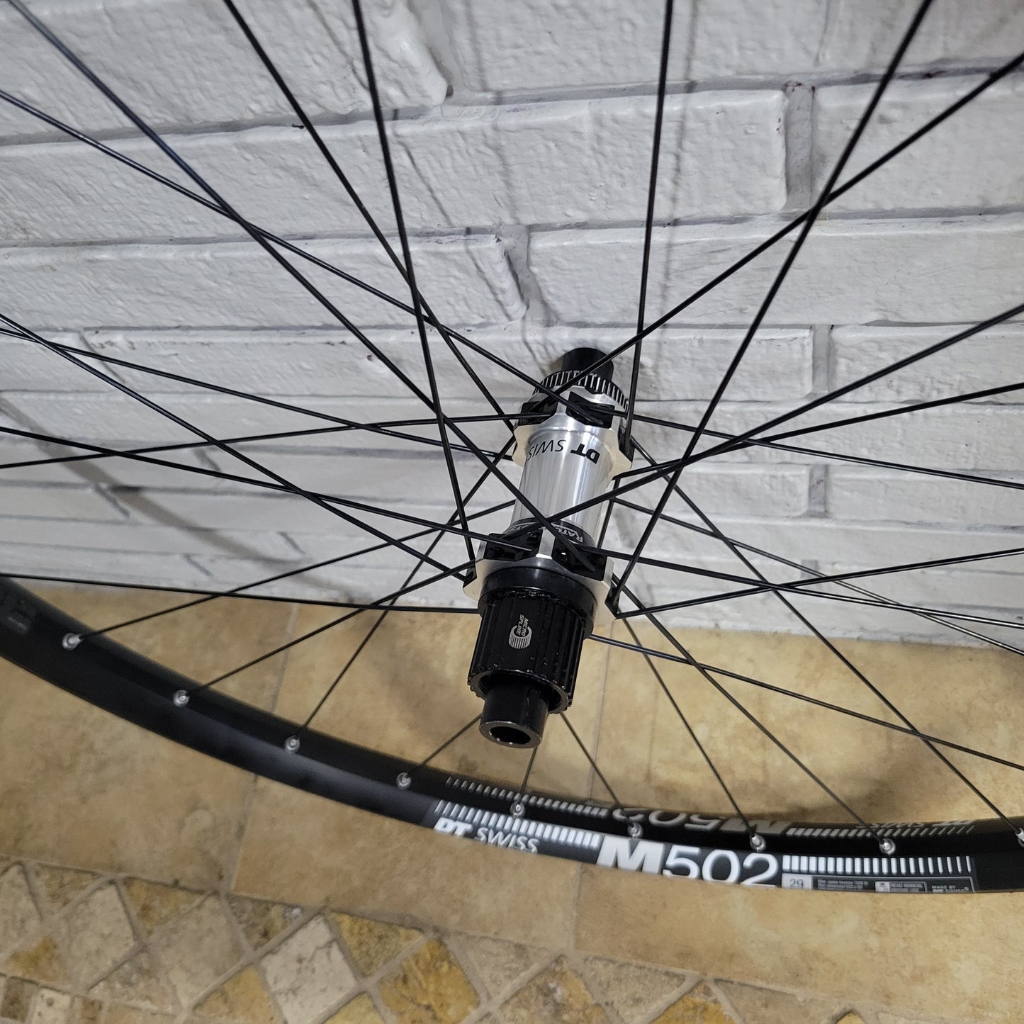DtSwiss 502 Boost 29 wheelset Polished Silver 240