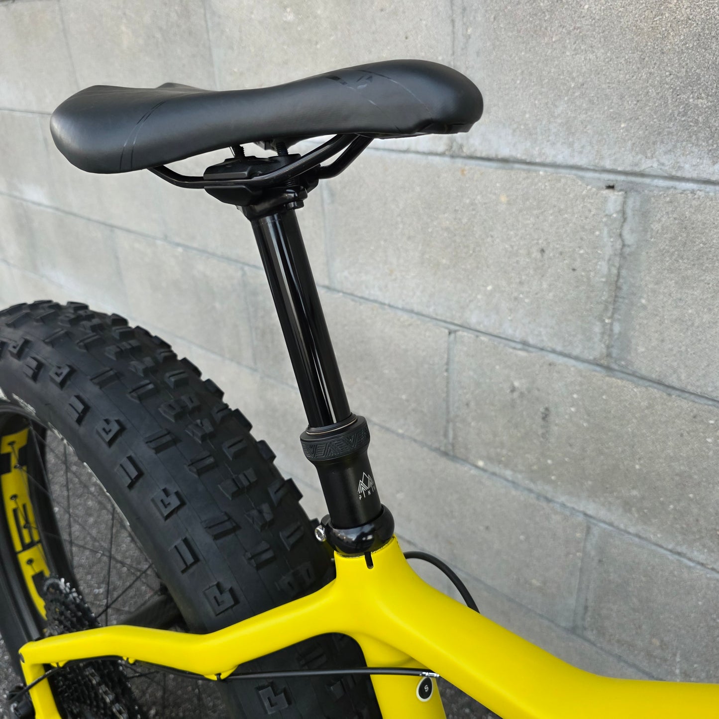 Salsa Mukluk XO1 Carbon FatBike (Small) HED Big Deal Carbon Wheelset