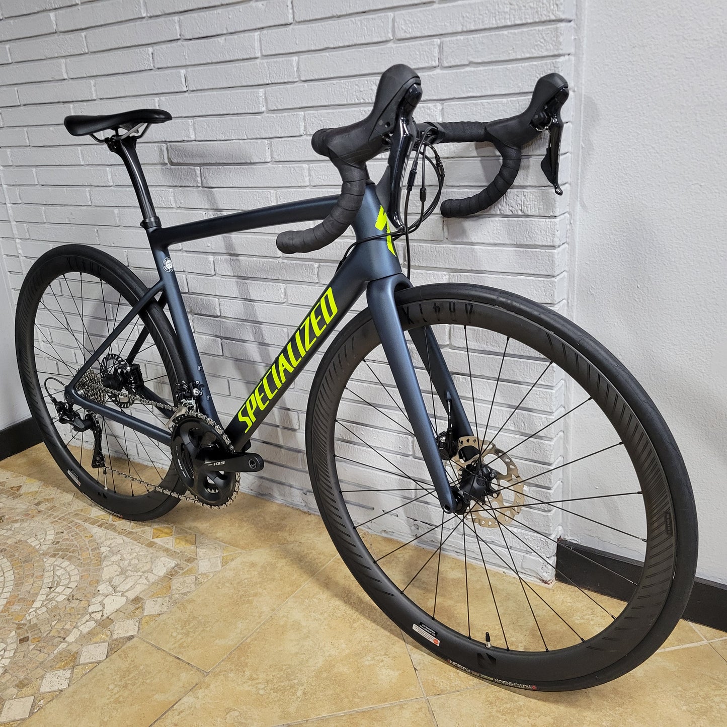 Specialized Tarmac Disc Carbon (54cm) 105, Carbon wheels, Ceramic Speed Upgrade