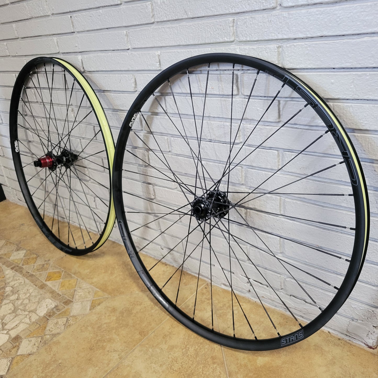 BERD wheelset Stans Crest MK4 gravel 29 700c