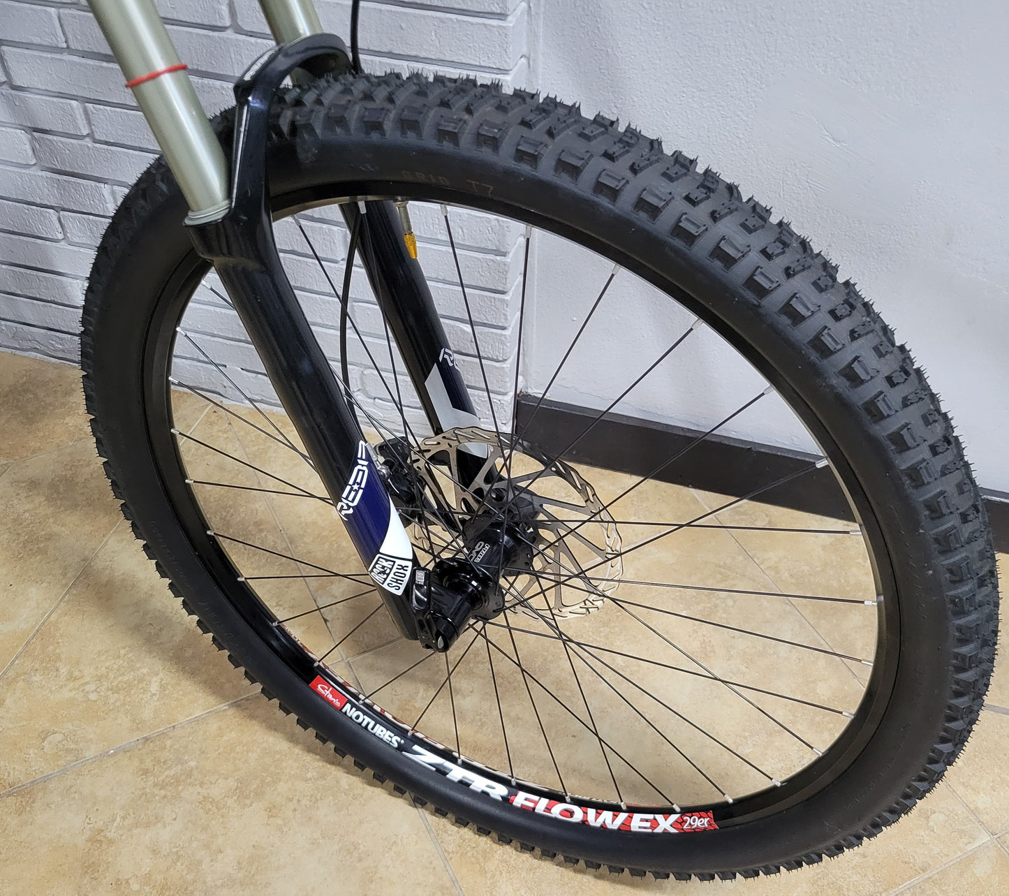 2011 Specialized Stumpjumper 29 (Large 19) Hope