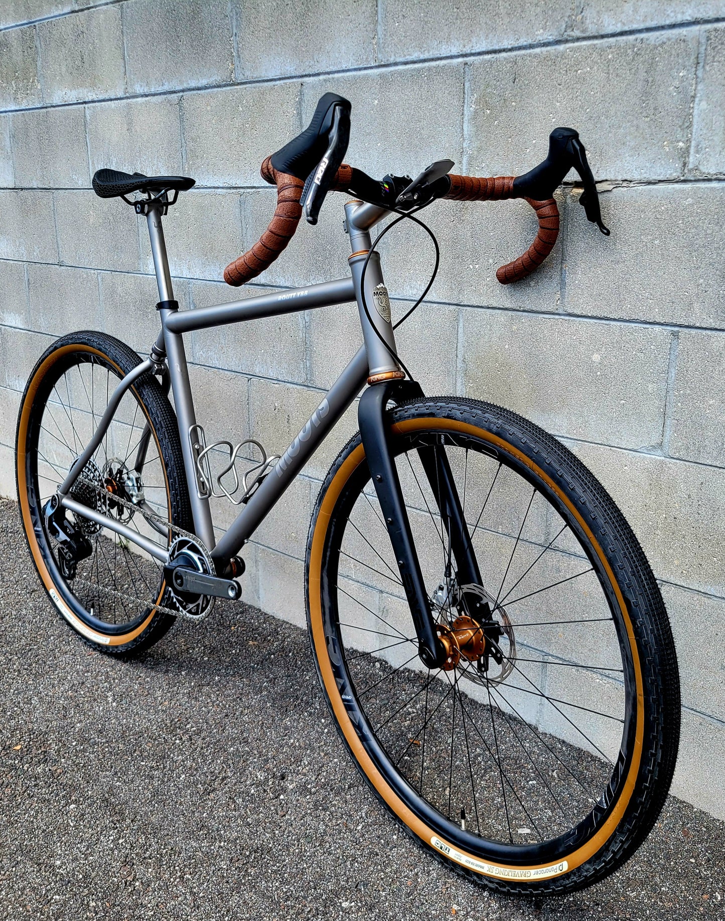 2025 Moots Routt YBB Titanium Gravel Bike (56) Red AXS 13spd, Chris King Bourbon