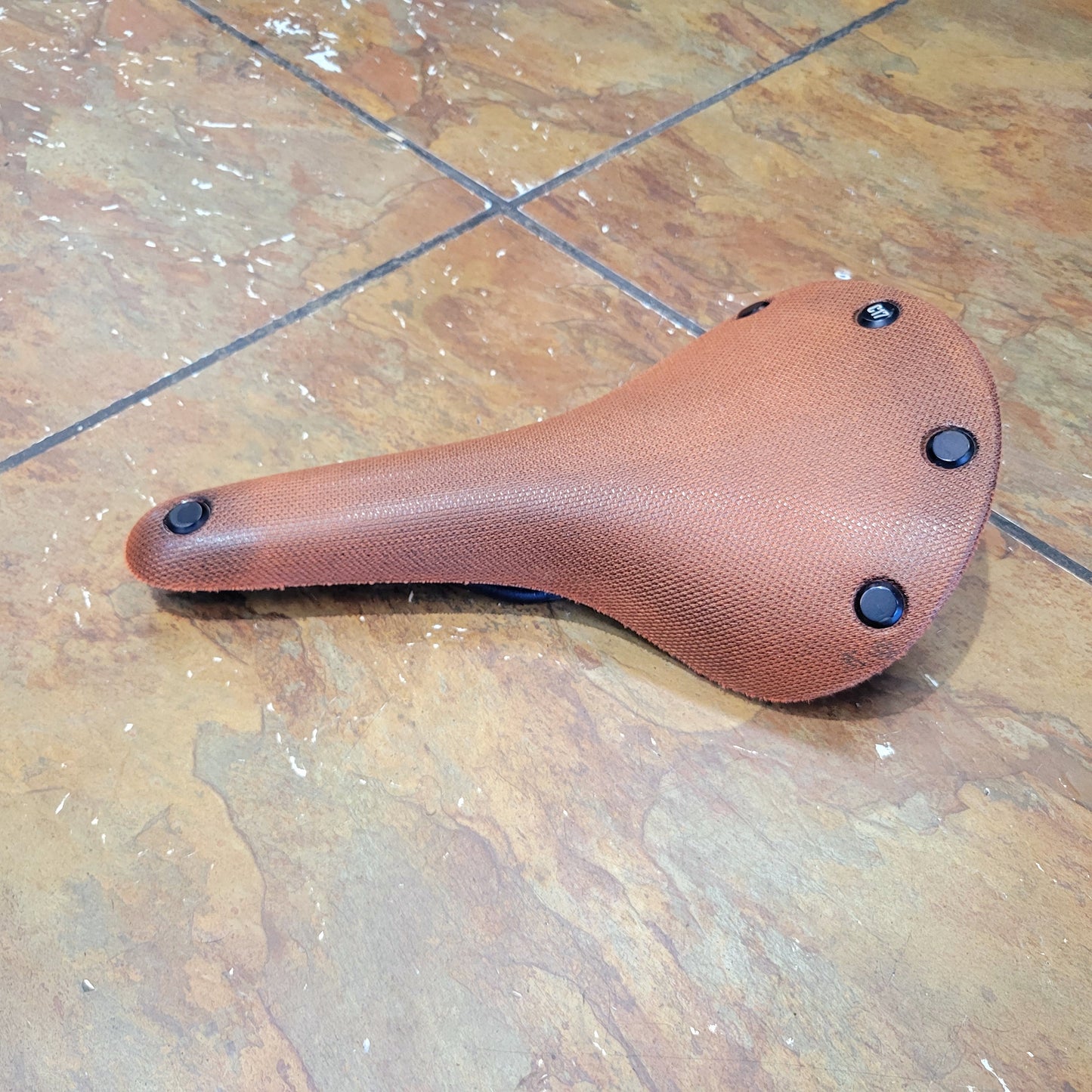 Brooks Cambium c17 saddle
Limited Edition Rust Orange brown color