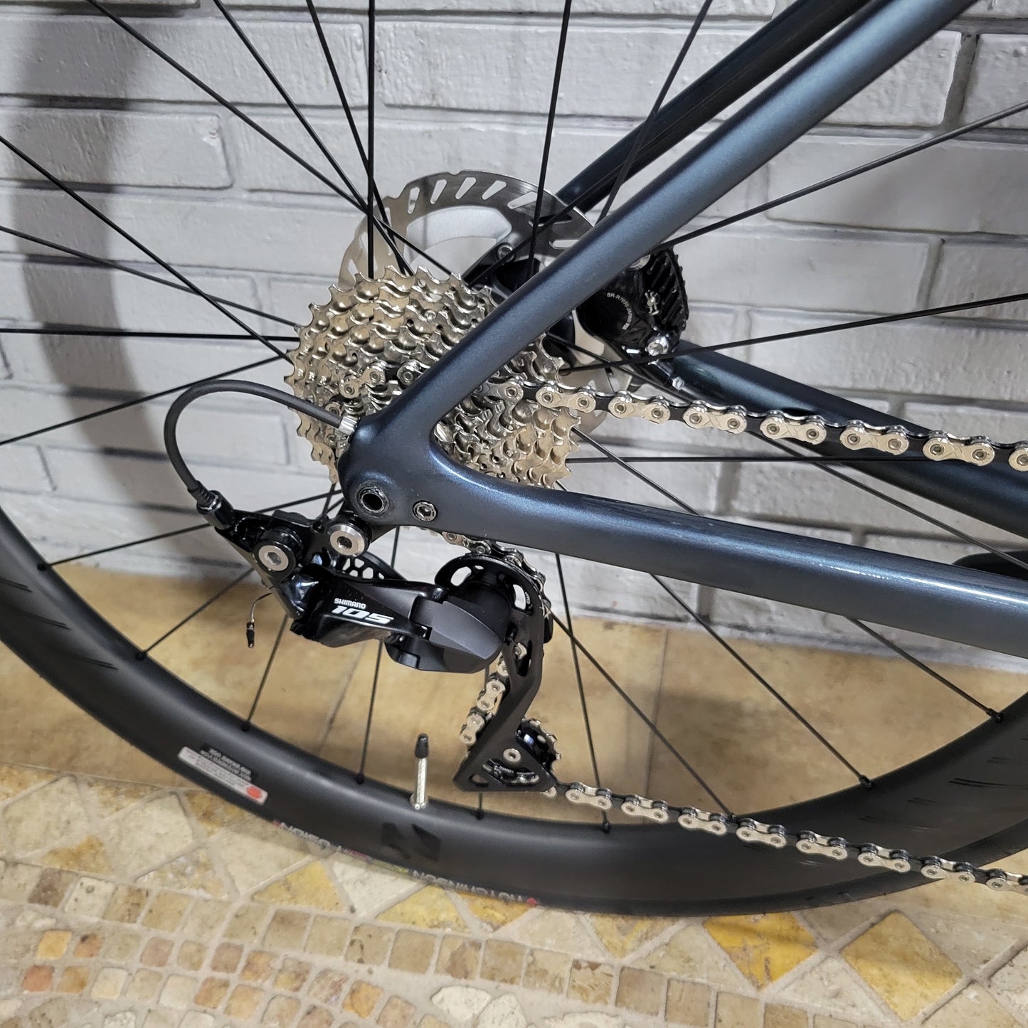 Specialized Tarmac Disc Carbon (54cm) 105, Carbon wheels, Ceramic Speed Upgrade