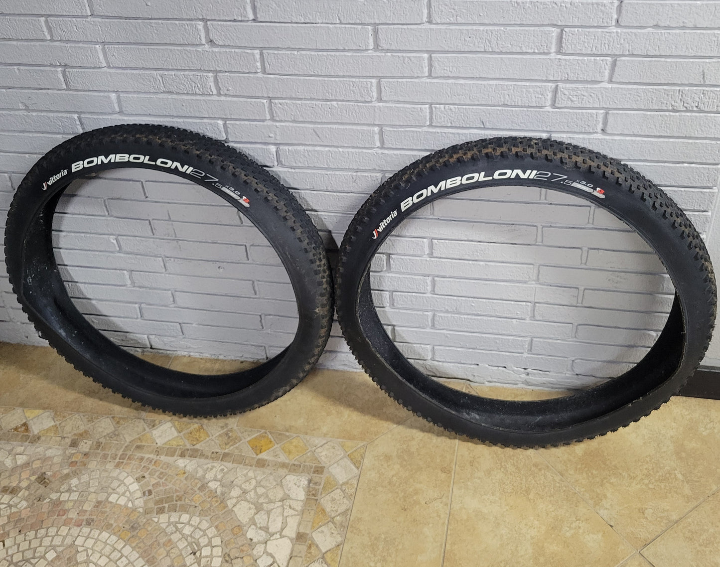 Vittoria Bomboloni TNT 27.5+ tires 27.5x3.0 tubeless