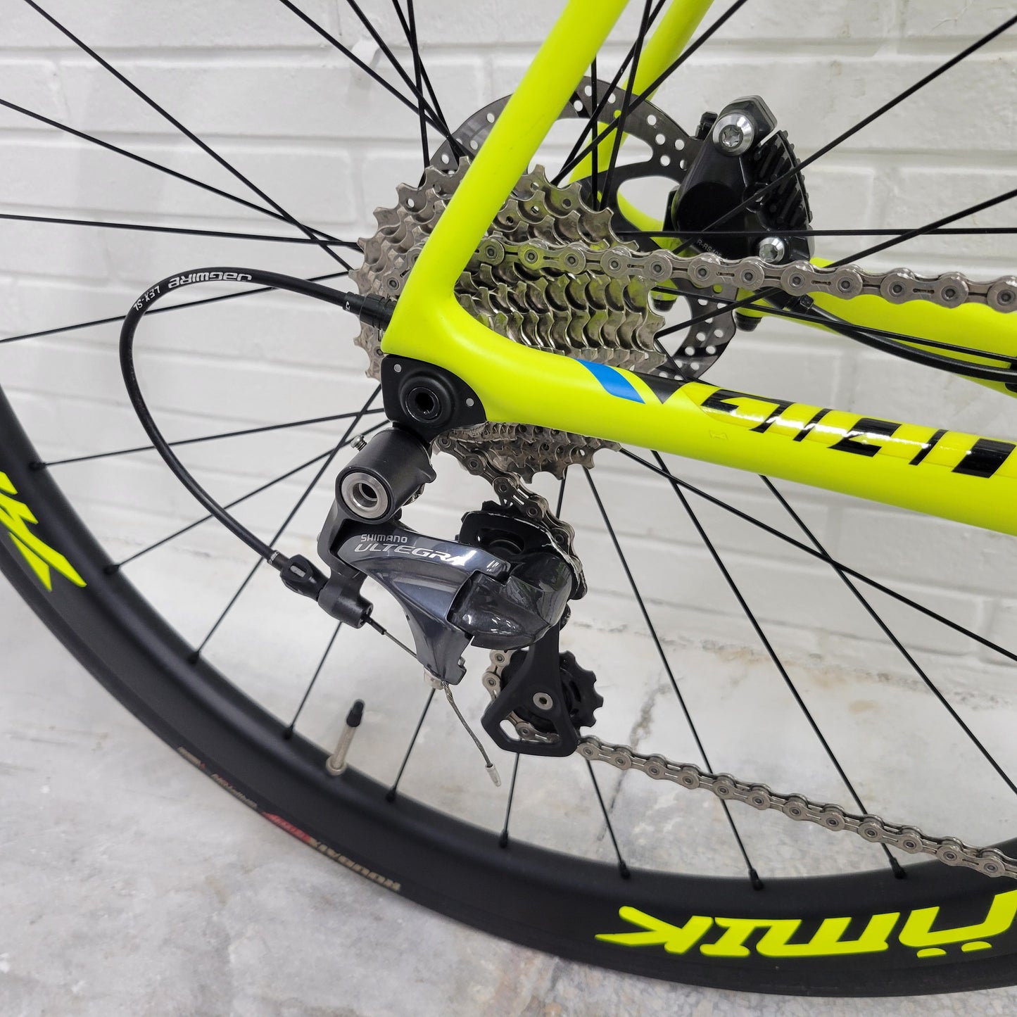 2017 Giant TCR Advanced Disc (Size Large) Carbon Road Bike