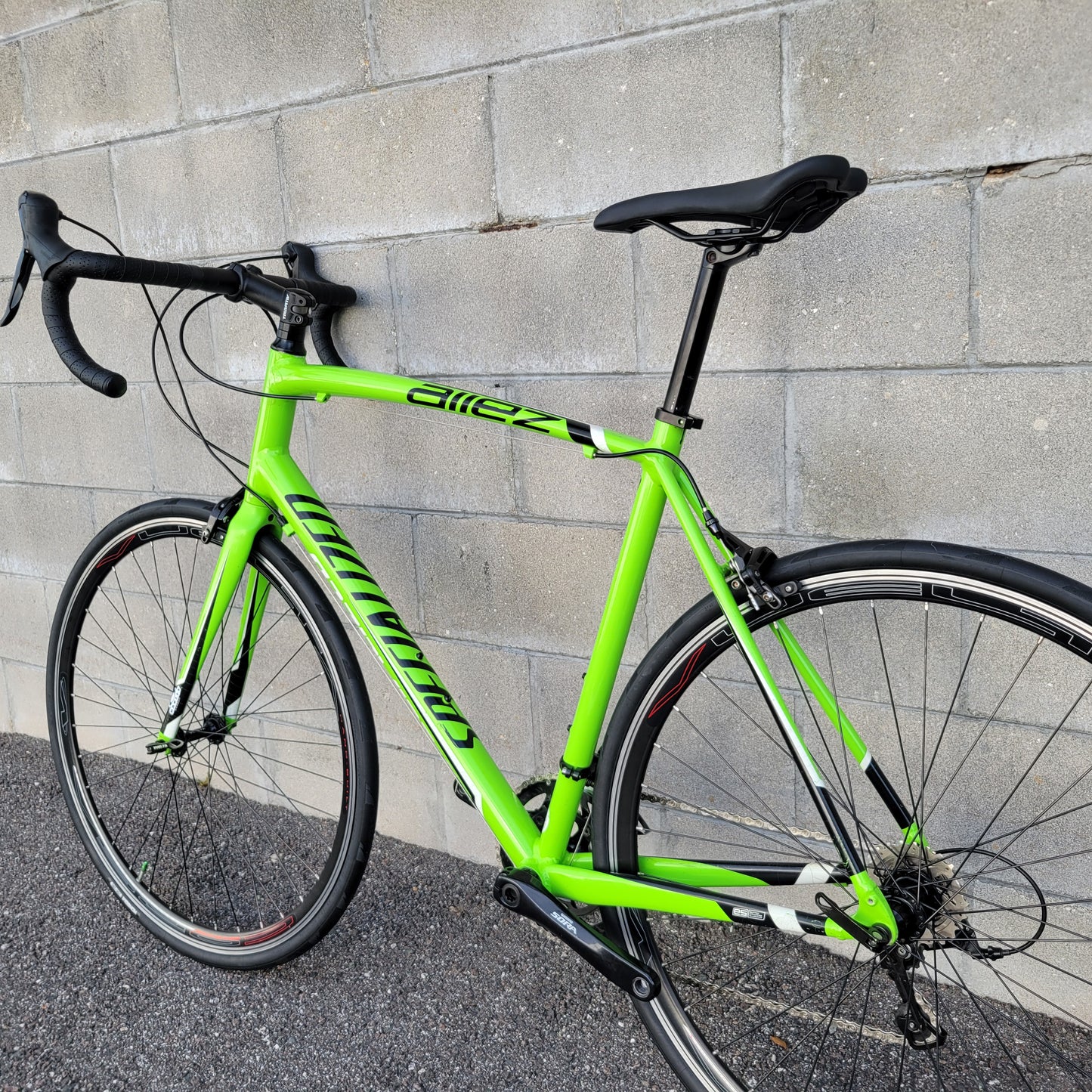 Specialized Allez Road Bike (58cm)