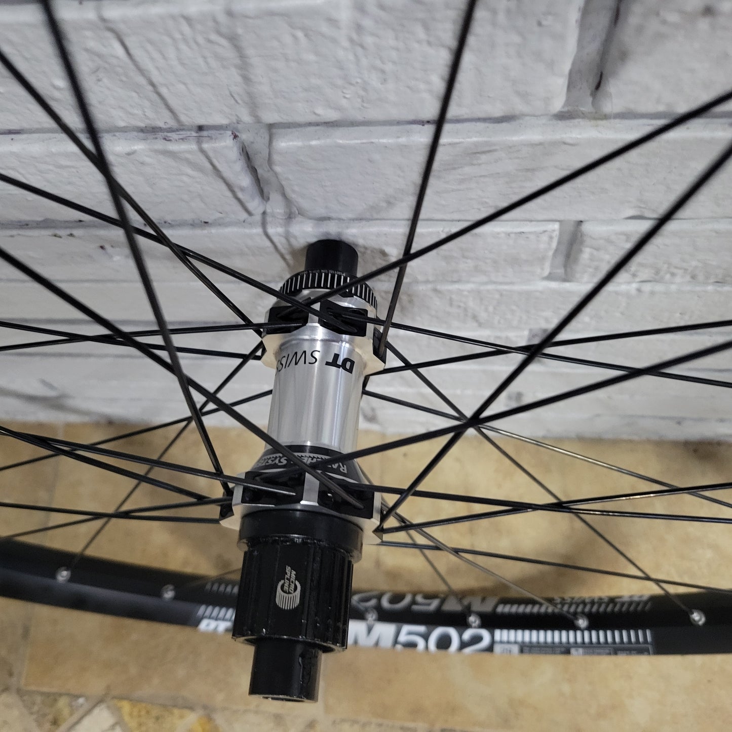 DtSwiss 502 Boost 29 wheelset Polished Silver 240