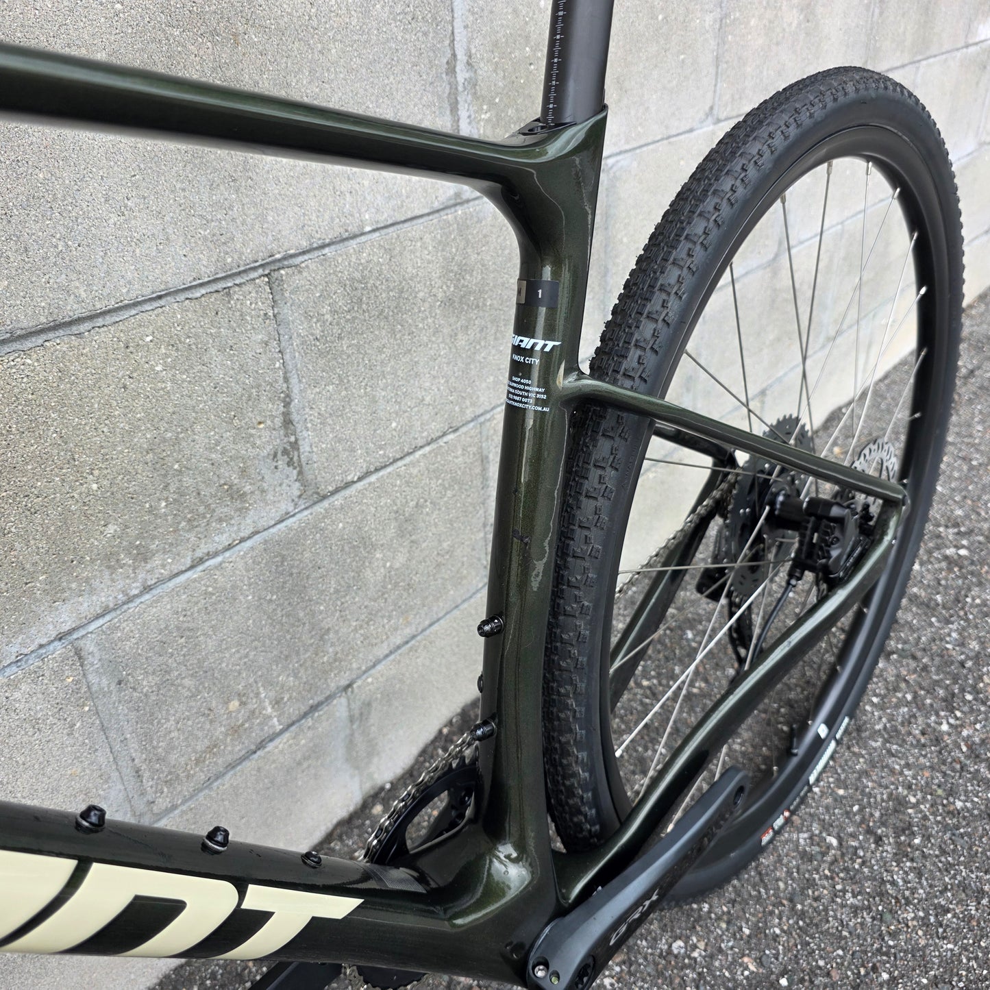 2022 Giant Revolt Advanced GRX Carbon Gravel Bike (Size Medium)