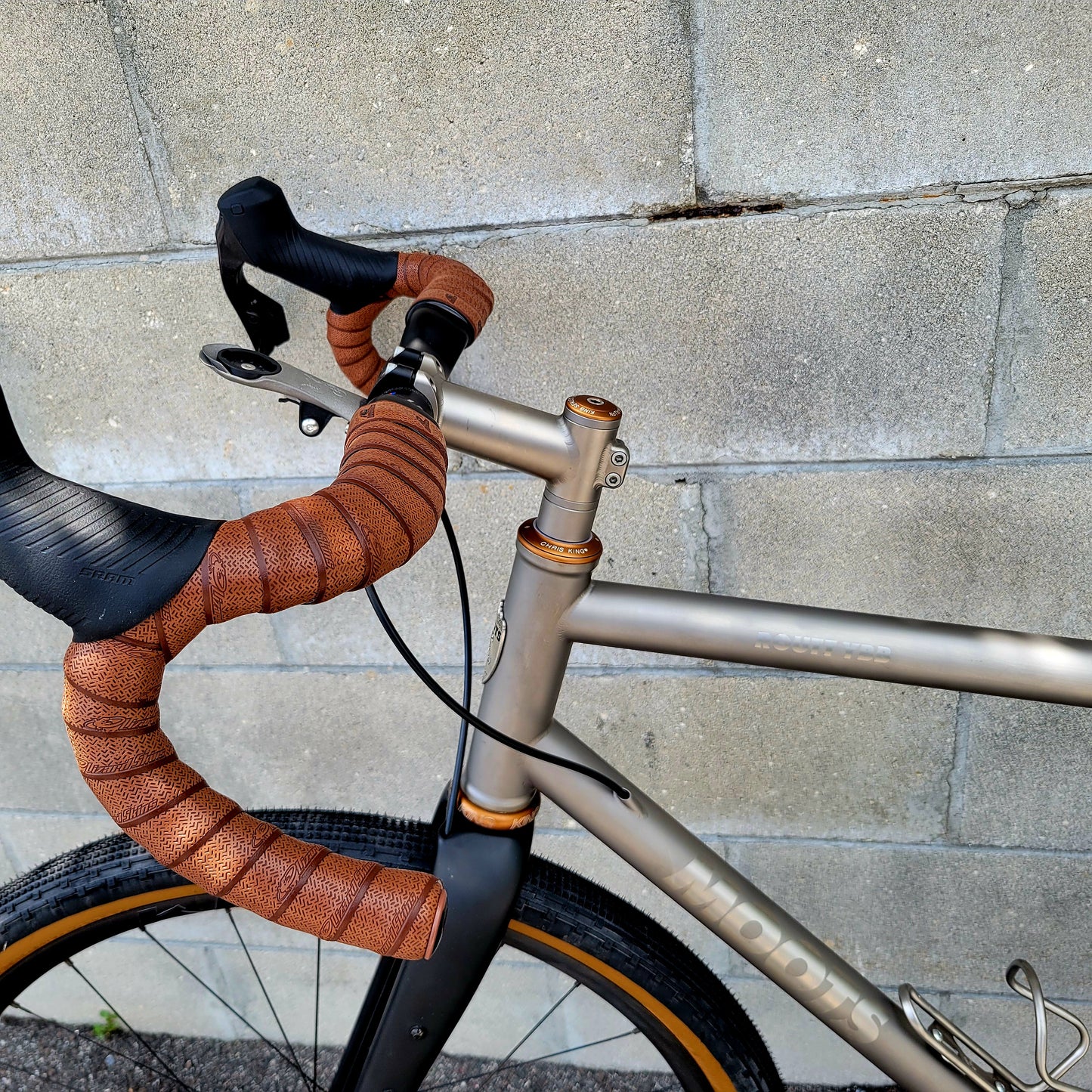 2025 Moots Routt YBB Titanium Gravel Bike (56) Red AXS 13spd, Chris King Bourbon