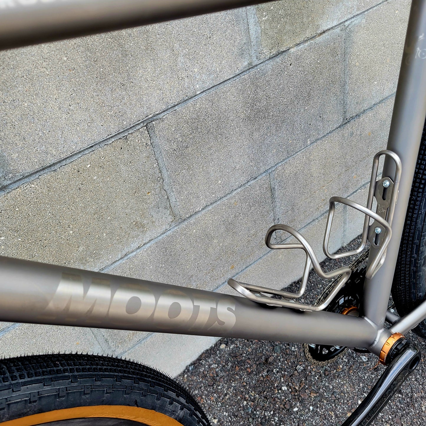 2025 Moots Routt YBB Titanium Gravel Bike (56) Red AXS 13spd, Chris King Bourbon