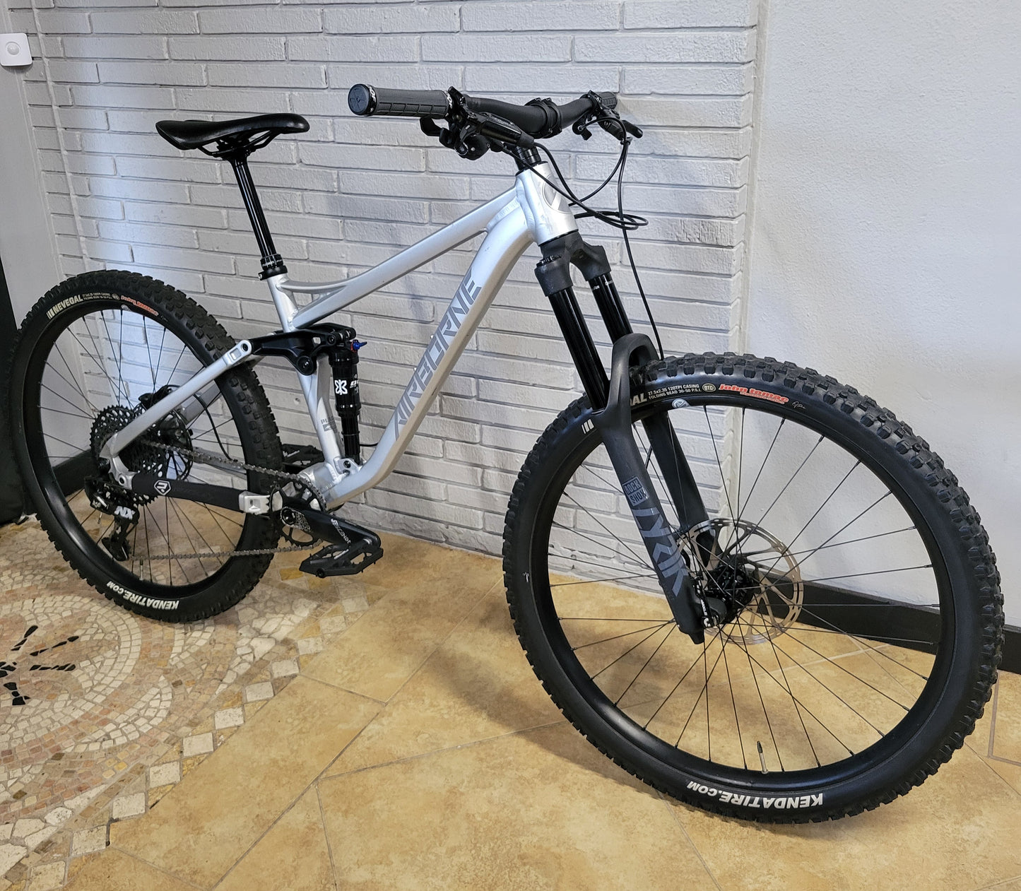 2021 Airborne Plague 27.5 (Small) Enduro MTB