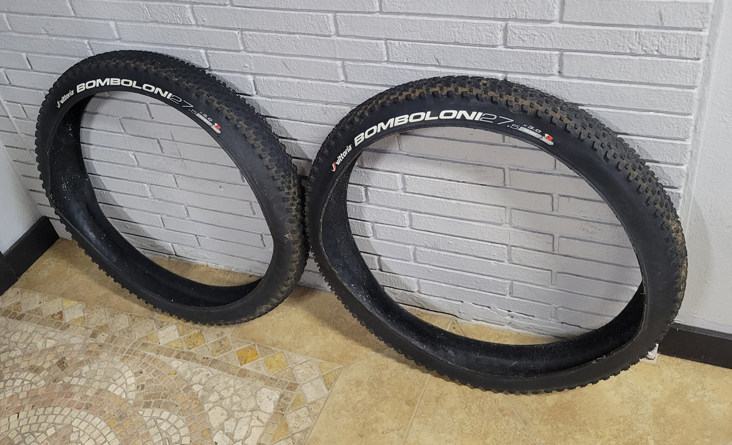 Vittoria Bomboloni TNT 27.5+ tires 27.5x3.0 tubeless