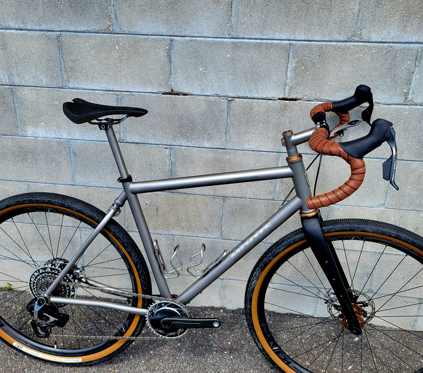 2025 Moots Routt YBB Titanium Gravel Bike (56) Red AXS 13spd, Chris King Bourbon