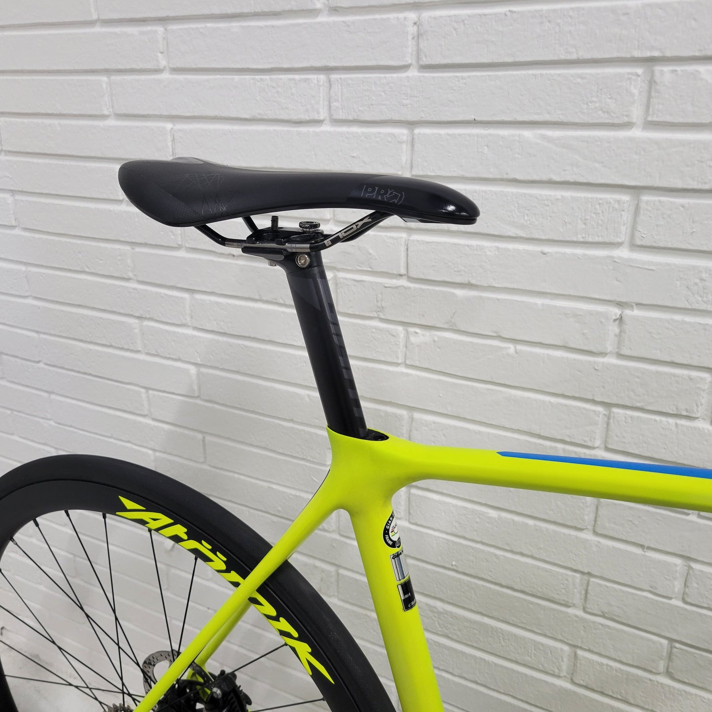 2017 Giant TCR Advanced Disc (Size Large) Carbon Road Bike