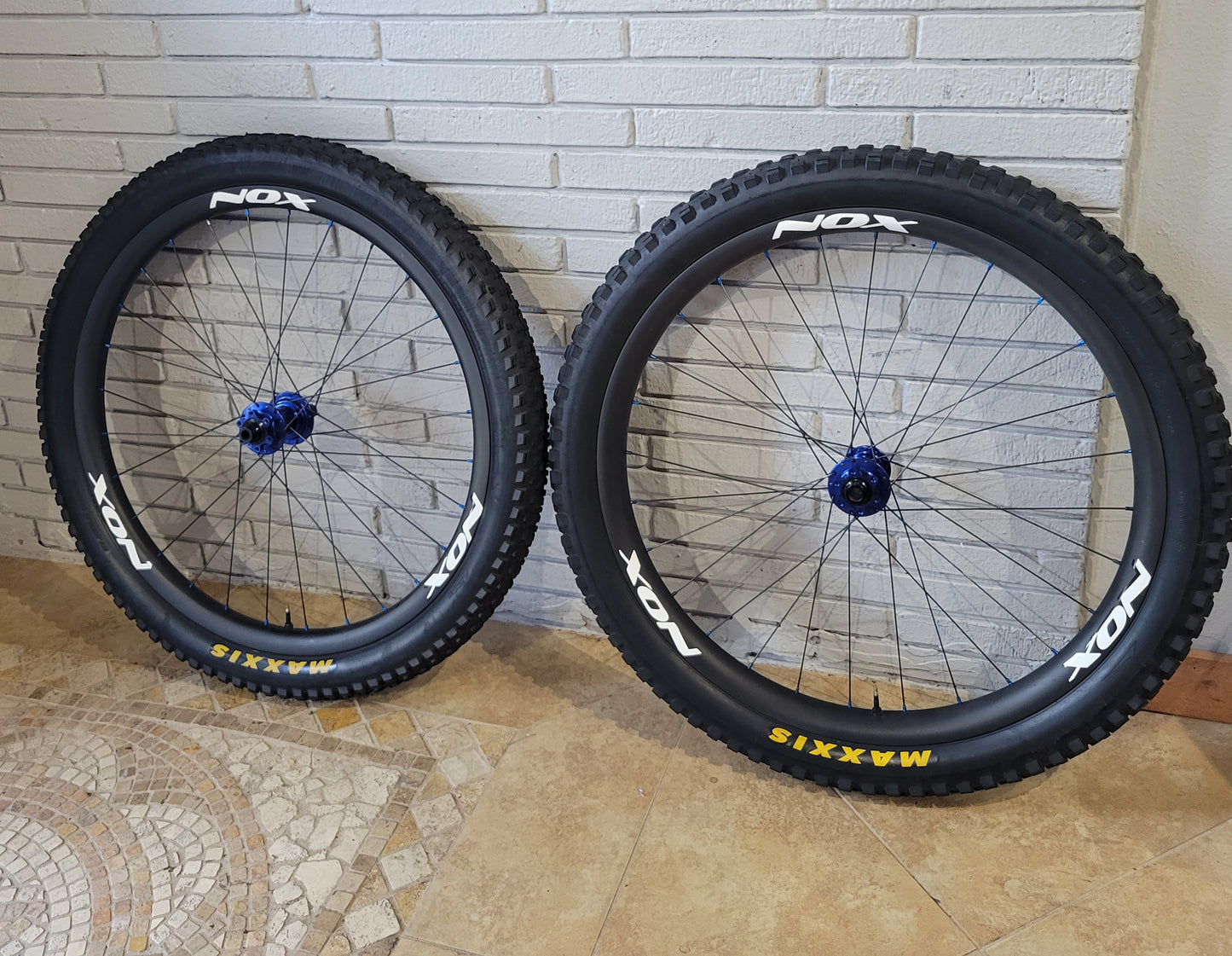 NOX Kitsuma Indsustry Nine 27.5 Carbon Wheelset w/Maxxis Tires