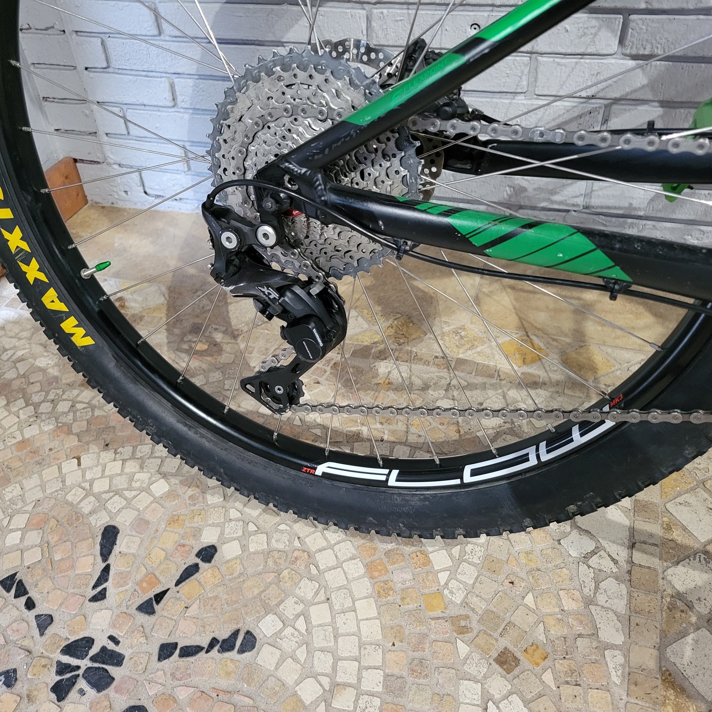 2016 Giant Stance (Small) 27.5 Upgraded